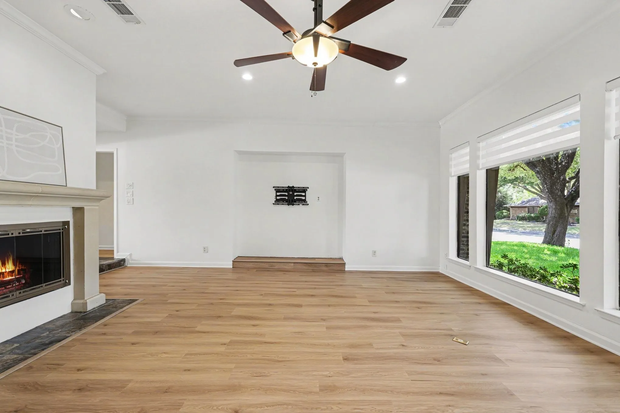 Single Family Residence For Sale in Dallas County , 13126 Fall Manor Drive, Dallas, Texas 75243, 3 Bedroom, 3 Bathroom, 2 Garage spaces, 2,468 Sqft, built in 1979, mls#21380379, Real Estate Agent in Dallas, Homes For Sale in Dallas county, Homes For Sale in Dallas, Realtor in Dallas Texas, Real Estate Brokerage Independent Realty Texas, Luminita Cordes Realtor