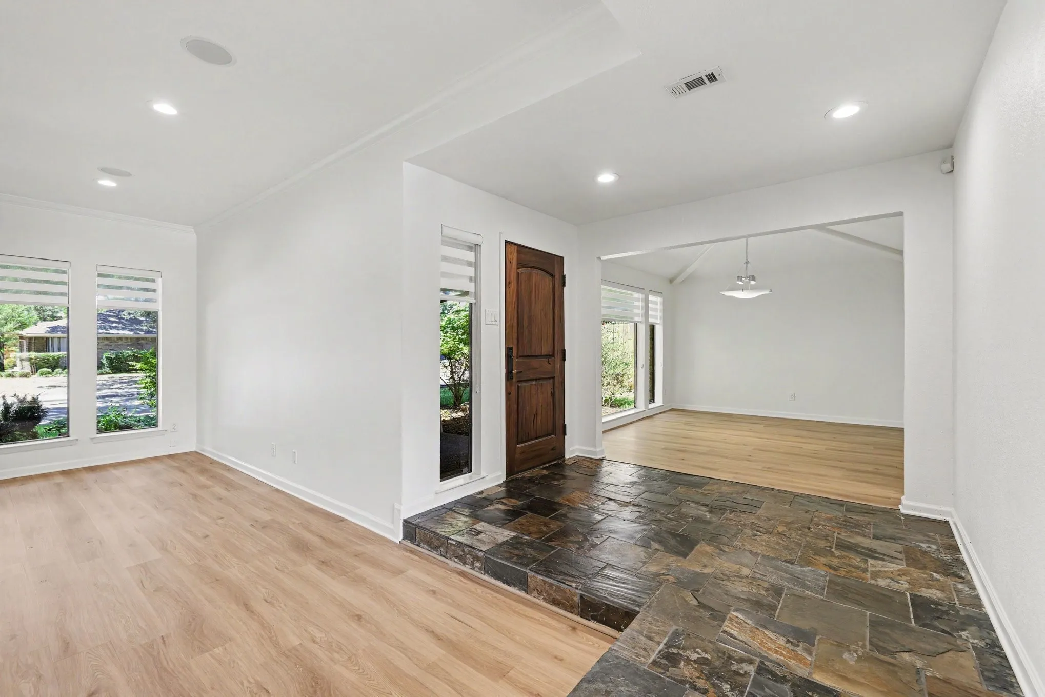 Single Family Residence For Sale in Dallas County , 13126 Fall Manor Drive, Dallas, Texas 75243, 3 Bedroom, 3 Bathroom, 2 Garage spaces, 2,468 Sqft, built in 1979, mls#21380379, Real Estate Agent in Dallas, Homes For Sale in Dallas county, Homes For Sale in Dallas, Realtor in Dallas Texas, Real Estate Brokerage Independent Realty Texas, Luminita Cordes Realtor