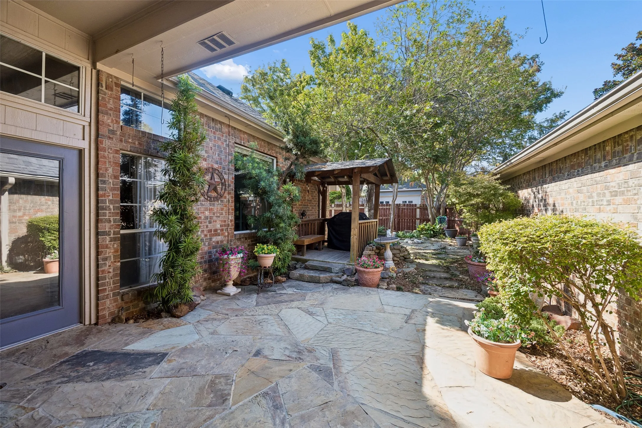 Single Family Residence For Sale in Collin County , 2024 Antwerp Avenue, Plano, Texas 75025, 4 Bedroom, 3 Bathroom, 2 Garage spaces, 2,612 Sqft, built in 1989, mls#21380757, Real Estate Agent in Plano, Homes For Sale in Collin county, Homes For Sale in Plano, Realtor in Plano Texas, Real Estate Brokerage Independent Realty Texas, Luminita Cordes Realtor