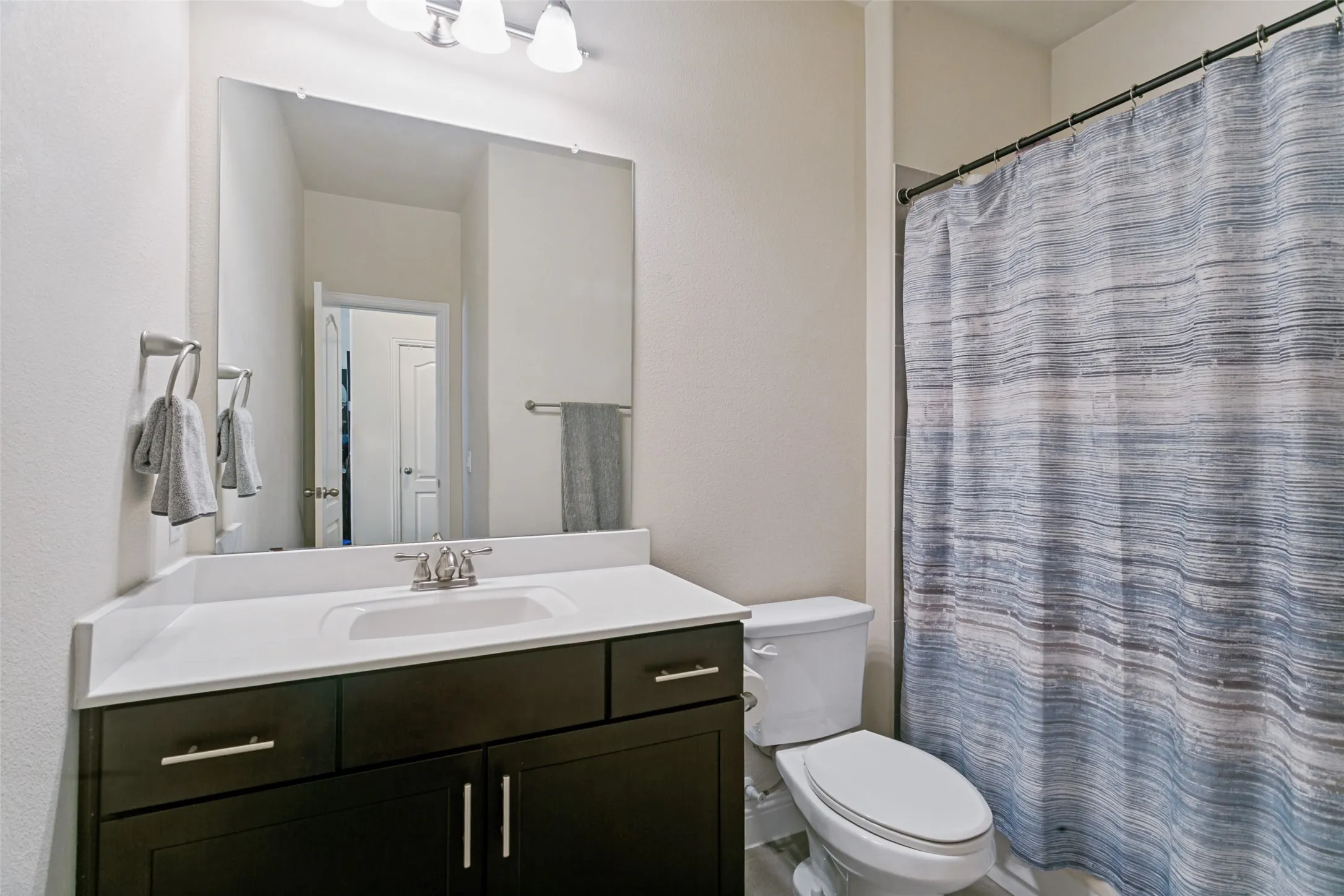 Townhouse For Sale in Denton County , 2662 Sherwood Drive, Lewisville, Texas 75067, 4 Bedroom, 3 Bathroom, 2 Garage spaces, 2,753 Sqft, built in 2015, mls#21371149, Real Estate Agent in Lewisville, Homes For Sale in Denton county, Homes For Sale in Lewisville, Realtor in Lewisville Texas, Real Estate Brokerage Independent Realty Texas, Luminita Cordes Realtor