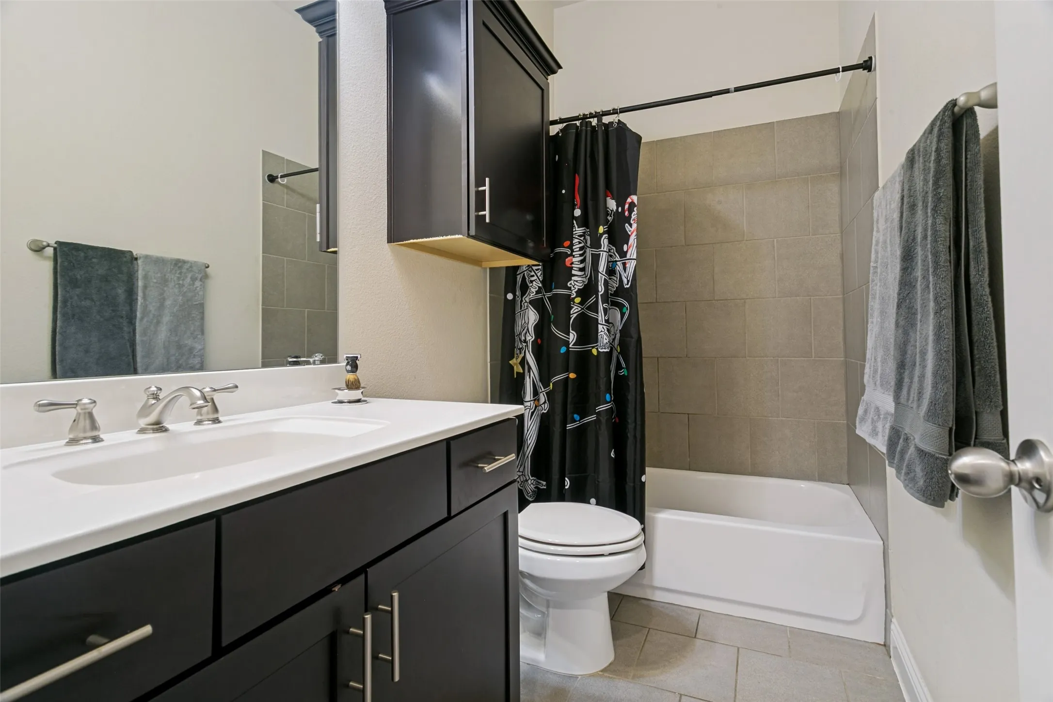 Townhouse For Sale in Denton County , 2662 Sherwood Drive, Lewisville, Texas 75067, 4 Bedroom, 3 Bathroom, 2 Garage spaces, 2,753 Sqft, built in 2015, mls#21371149, Real Estate Agent in Lewisville, Homes For Sale in Denton county, Homes For Sale in Lewisville, Realtor in Lewisville Texas, Real Estate Brokerage Independent Realty Texas, Luminita Cordes Realtor