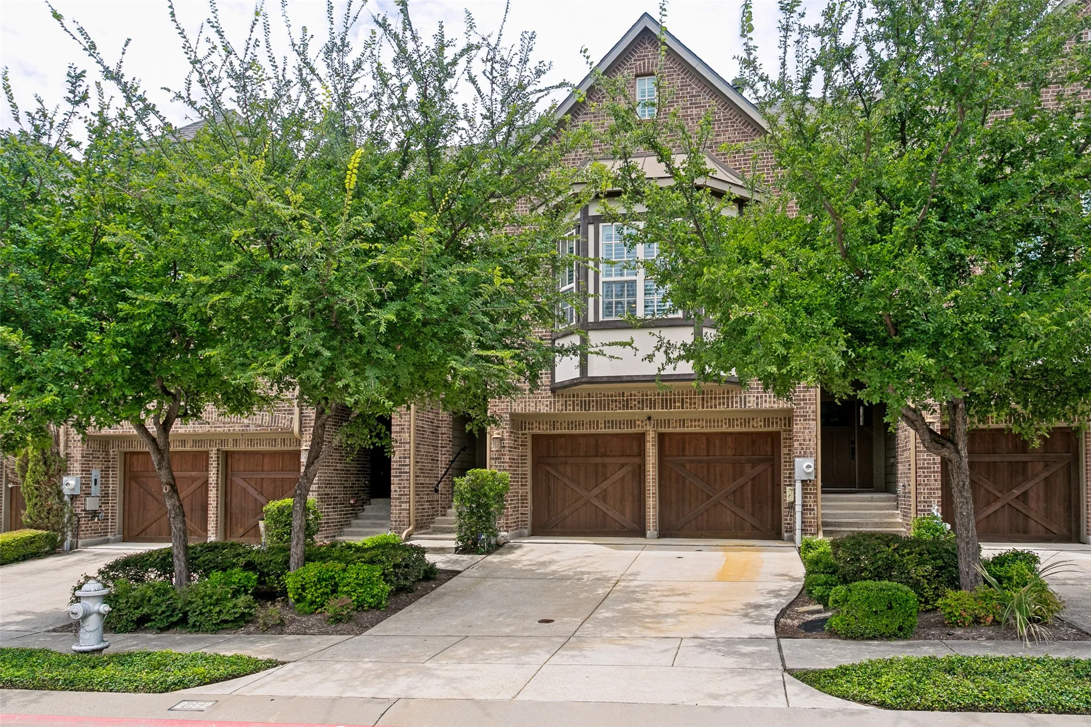 Townhouse For Sale in Denton County , 2662 Sherwood Drive, Lewisville, Texas 75067, 4 Bedroom, 3 Bathroom, 2 Garage spaces, 2,753 Sqft, built in 2015, mls#21371149, Real Estate Agent in Lewisville, Homes For Sale in Denton county, Homes For Sale in Lewisville, Realtor in Lewisville Texas, Real Estate Brokerage Independent Realty Texas, Luminita Cordes Realtor