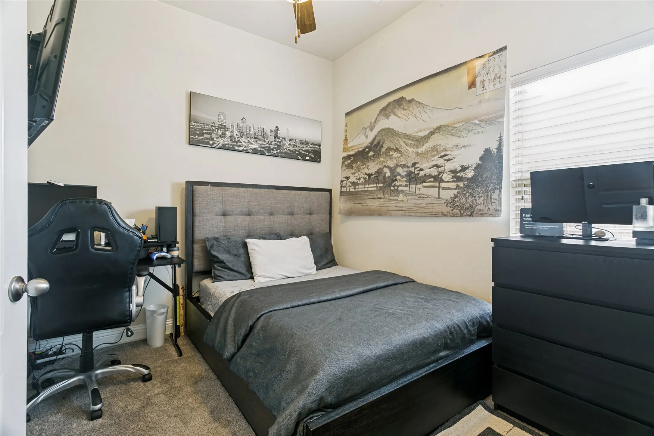 Townhouse For Sale in Denton County , 2662 Sherwood Drive, Lewisville, Texas 75067, 4 Bedroom, 3 Bathroom, 2 Garage spaces, 2,753 Sqft, built in 2015, mls#21371149, Real Estate Agent in Lewisville, Homes For Sale in Denton county, Homes For Sale in Lewisville, Realtor in Lewisville Texas, Real Estate Brokerage Independent Realty Texas, Luminita Cordes Realtor