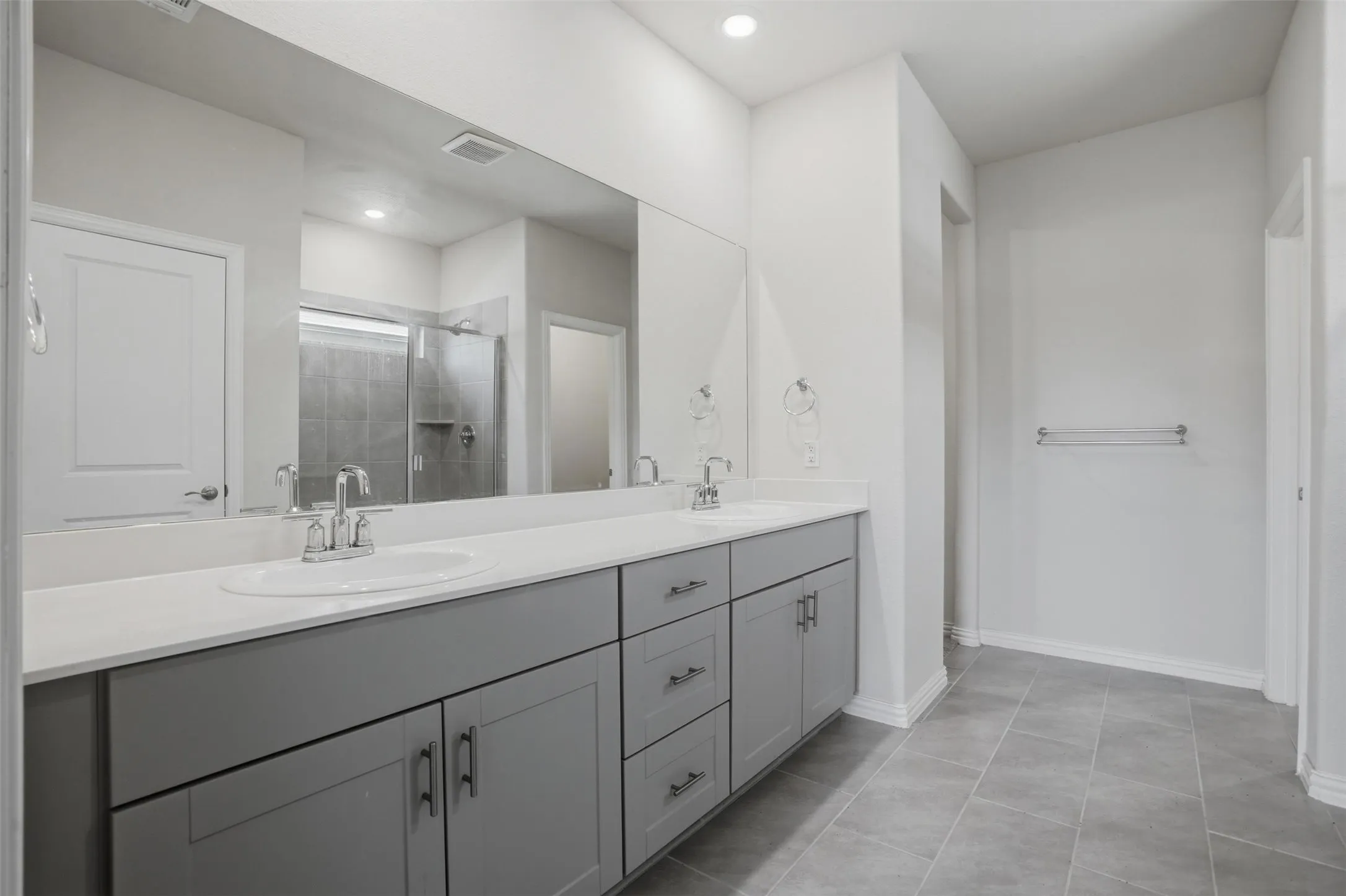 Single Family Residence For Rent in Hunt County , 3253 Cumby Drive, Royse City, Texas 75189, 5 Bedroom, 3 Bathroom, 2 Garage spaces, 3,047 Sqft, built in 2021, mls#21381580, Real Estate Agent in Royse City, Homes For Rent in Hunt county, Homes For Rent in Royse City, Realtor in Royse City Texas, Real Estate Brokerage Independent Realty Texas, Luminita Cordes Realtor