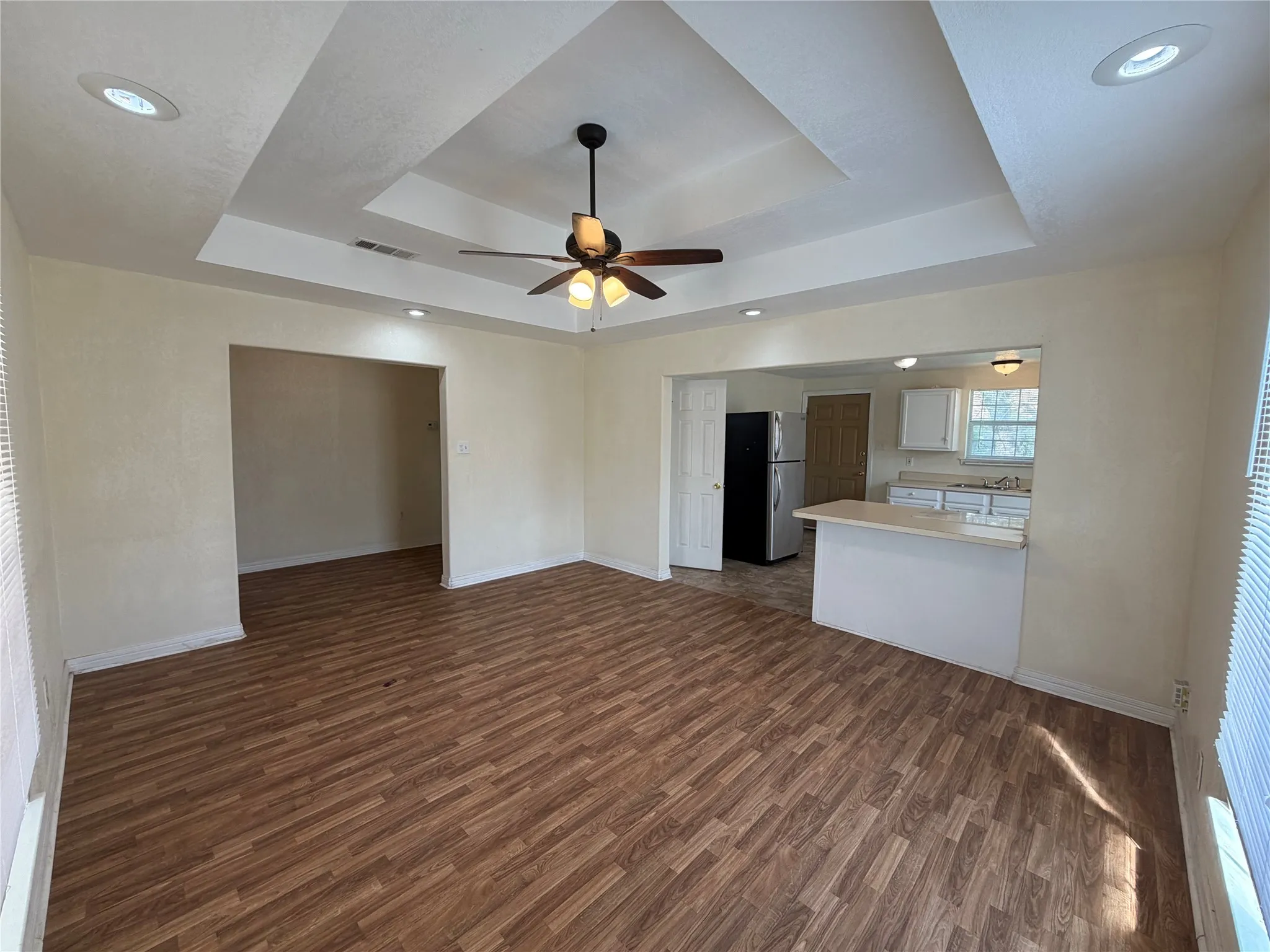 Single Family Residence For Rent in Tarrant County , 1402 N Commerce Street, Fort Worth, Texas 76164, 3 Bedroom, 1 Bathroom, Garage spaces, 1,132 Sqft, built in 1915, mls#21375857, Real Estate Agent in Fort Worth, Homes For Rent in Tarrant county, Homes For Rent in Fort Worth, Realtor in Fort Worth Texas, Real Estate Brokerage Independent Realty Texas, Luminita Cordes Realtor