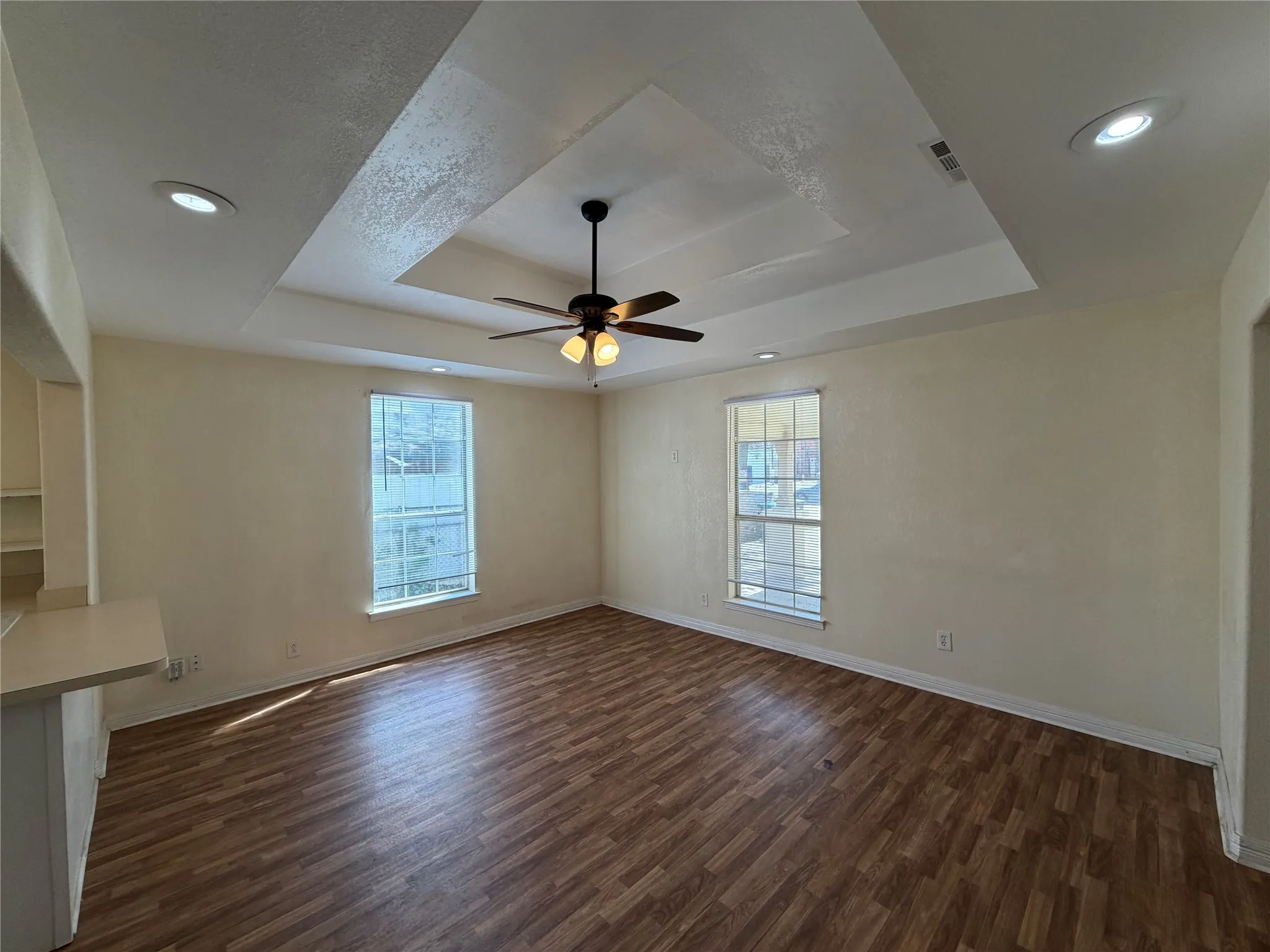 Single Family Residence For Rent in Tarrant County , 1402 N Commerce Street, Fort Worth, Texas 76164, 3 Bedroom, 1 Bathroom, Garage spaces, 1,132 Sqft, built in 1915, mls#21375857, Real Estate Agent in Fort Worth, Homes For Rent in Tarrant county, Homes For Rent in Fort Worth, Realtor in Fort Worth Texas, Real Estate Brokerage Independent Realty Texas, Luminita Cordes Realtor