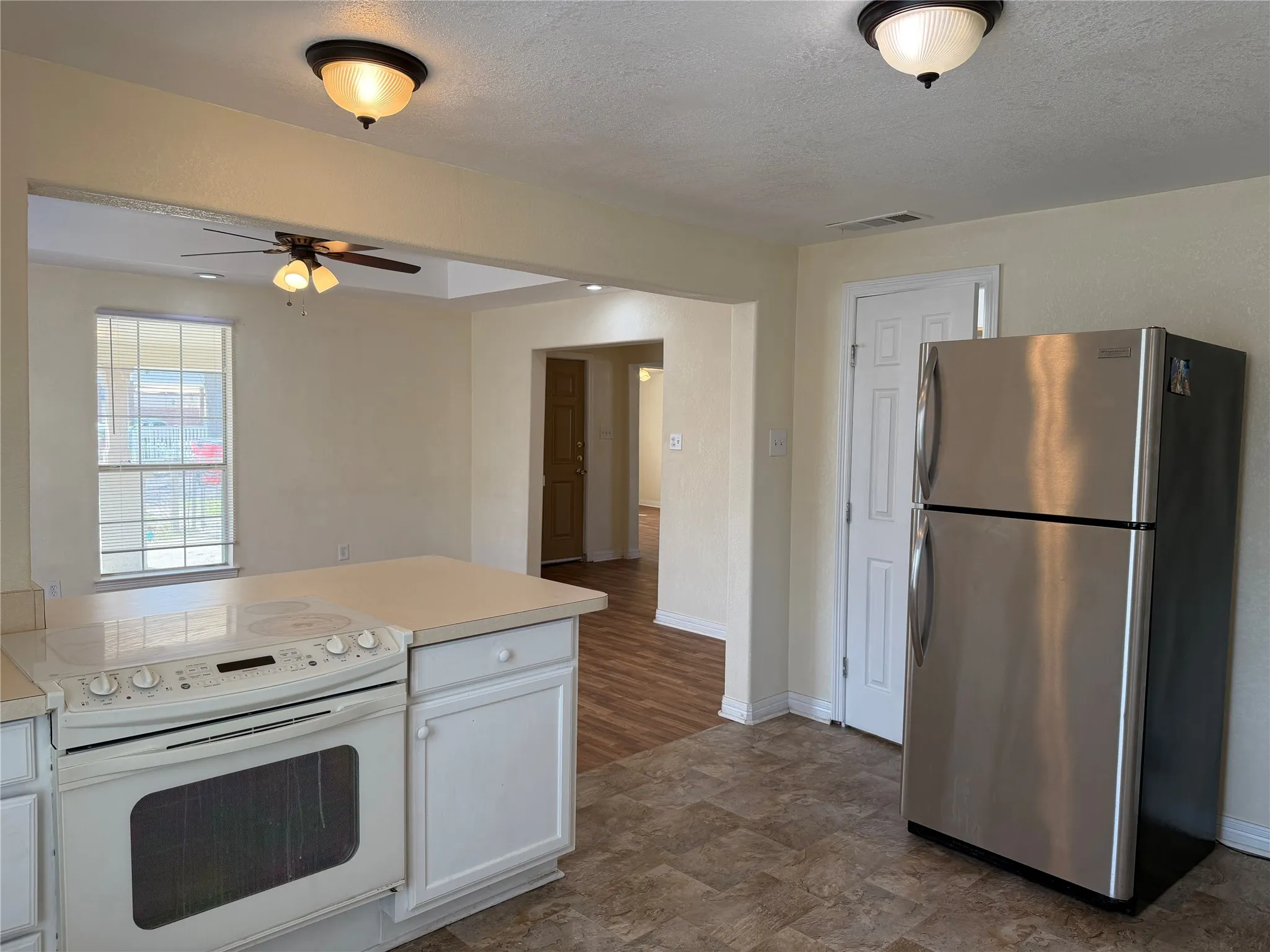 Single Family Residence For Rent in Tarrant County , 1402 N Commerce Street, Fort Worth, Texas 76164, 3 Bedroom, 1 Bathroom, Garage spaces, 1,132 Sqft, built in 1915, mls#21375857, Real Estate Agent in Fort Worth, Homes For Rent in Tarrant county, Homes For Rent in Fort Worth, Realtor in Fort Worth Texas, Real Estate Brokerage Independent Realty Texas, Luminita Cordes Realtor