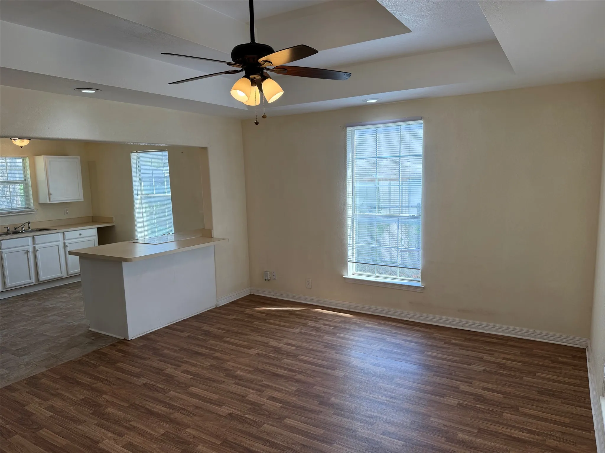 Single Family Residence For Rent in Tarrant County , 1402 N Commerce Street, Fort Worth, Texas 76164, 3 Bedroom, 1 Bathroom, Garage spaces, 1,132 Sqft, built in 1915, mls#21375857, Real Estate Agent in Fort Worth, Homes For Rent in Tarrant county, Homes For Rent in Fort Worth, Realtor in Fort Worth Texas, Real Estate Brokerage Independent Realty Texas, Luminita Cordes Realtor