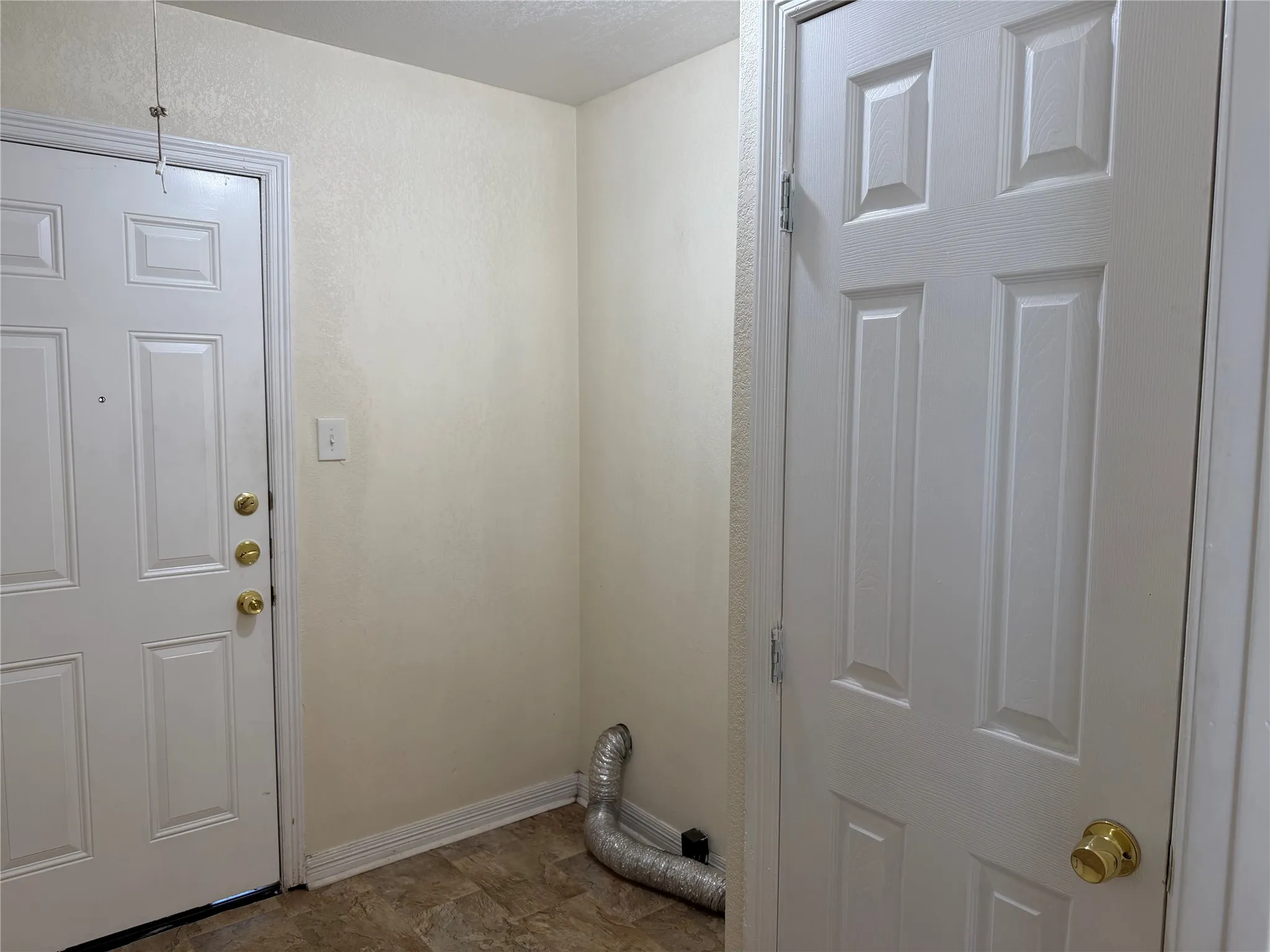 Single Family Residence For Rent in Tarrant County , 1402 N Commerce Street, Fort Worth, Texas 76164, 3 Bedroom, 1 Bathroom, Garage spaces, 1,132 Sqft, built in 1915, mls#21375857, Real Estate Agent in Fort Worth, Homes For Rent in Tarrant county, Homes For Rent in Fort Worth, Realtor in Fort Worth Texas, Real Estate Brokerage Independent Realty Texas, Luminita Cordes Realtor