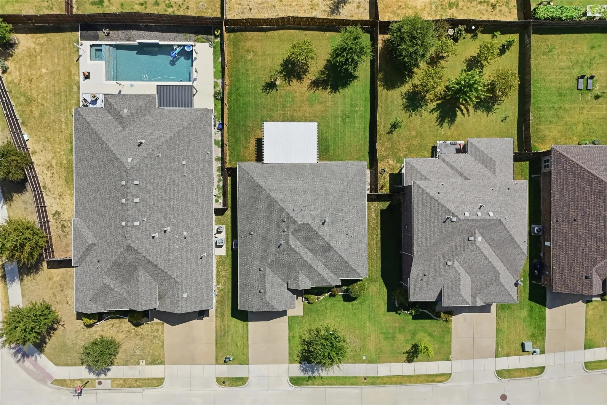 Single Family Residence For Sale in Collin County , 2918 Winchester Avenue, Melissa, Texas 75454, 3 Bedroom, 2 Bathroom, 2 Garage spaces, 1,878 Sqft, built in 2017, mls#21381095, Real Estate Agent in Melissa, Homes For Sale in Collin county, Homes For Sale in Melissa, Realtor in Melissa Texas, Real Estate Brokerage Independent Realty Texas, Luminita Cordes Realtor