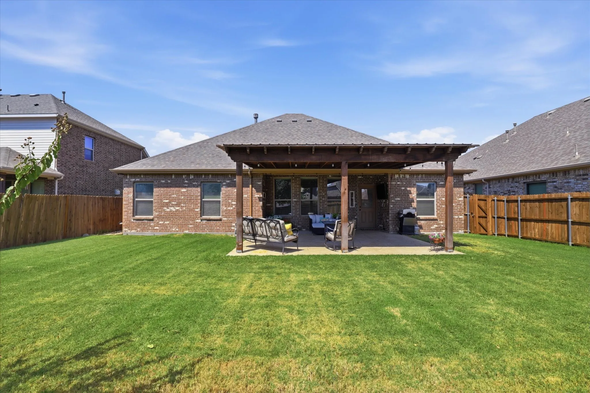 Single Family Residence For Sale in Collin County , 2918 Winchester Avenue, Melissa, Texas 75454, 3 Bedroom, 2 Bathroom, 2 Garage spaces, 1,878 Sqft, built in 2017, mls#21381095, Real Estate Agent in Melissa, Homes For Sale in Collin county, Homes For Sale in Melissa, Realtor in Melissa Texas, Real Estate Brokerage Independent Realty Texas, Luminita Cordes Realtor