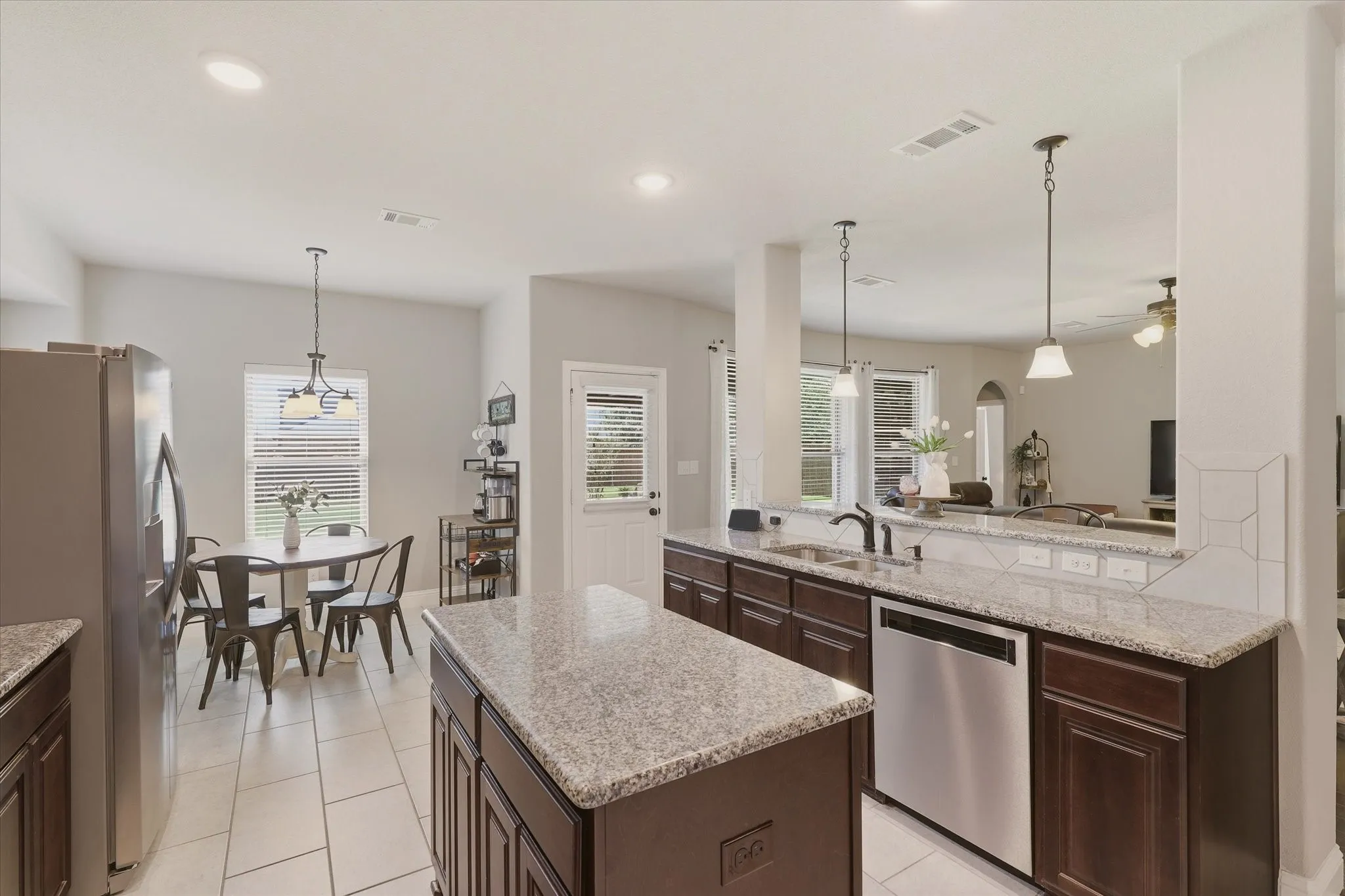 Single Family Residence For Sale in Collin County , 2918 Winchester Avenue, Melissa, Texas 75454, 3 Bedroom, 2 Bathroom, 2 Garage spaces, 1,878 Sqft, built in 2017, mls#21381095, Real Estate Agent in Melissa, Homes For Sale in Collin county, Homes For Sale in Melissa, Realtor in Melissa Texas, Real Estate Brokerage Independent Realty Texas, Luminita Cordes Realtor