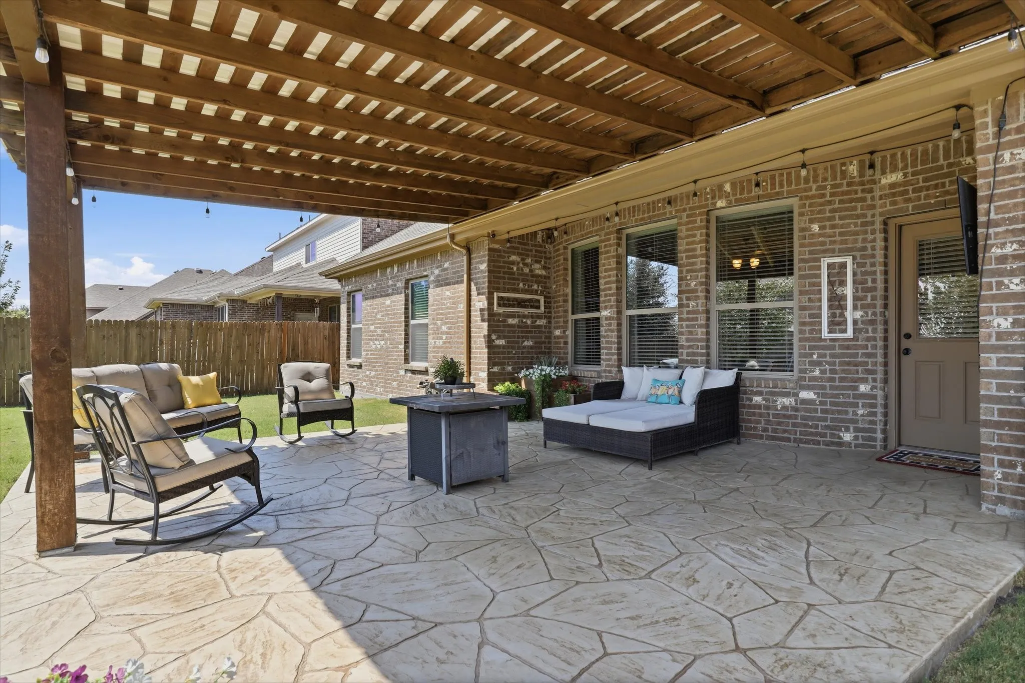 Single Family Residence For Sale in Collin County , 2918 Winchester Avenue, Melissa, Texas 75454, 3 Bedroom, 2 Bathroom, 2 Garage spaces, 1,878 Sqft, built in 2017, mls#21381095, Real Estate Agent in Melissa, Homes For Sale in Collin county, Homes For Sale in Melissa, Realtor in Melissa Texas, Real Estate Brokerage Independent Realty Texas, Luminita Cordes Realtor