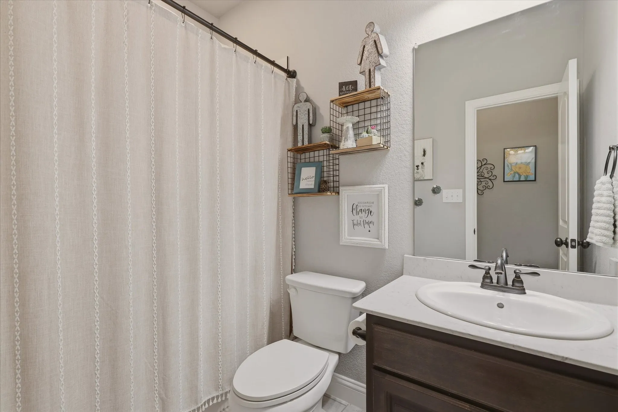 Single Family Residence For Sale in Collin County , 2918 Winchester Avenue, Melissa, Texas 75454, 3 Bedroom, 2 Bathroom, 2 Garage spaces, 1,878 Sqft, built in 2017, mls#21381095, Real Estate Agent in Melissa, Homes For Sale in Collin county, Homes For Sale in Melissa, Realtor in Melissa Texas, Real Estate Brokerage Independent Realty Texas, Luminita Cordes Realtor