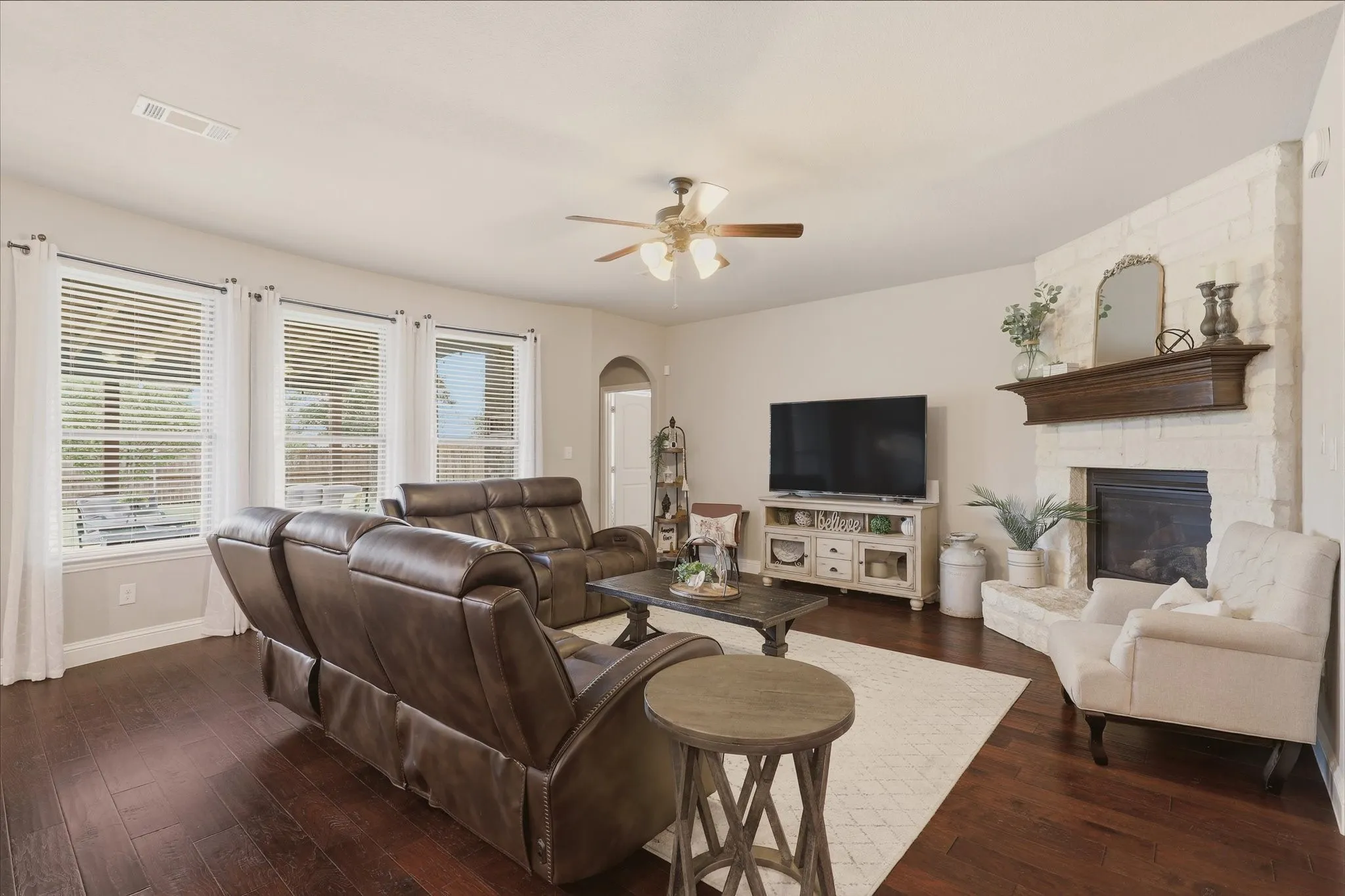 Single Family Residence For Sale in Collin County , 2918 Winchester Avenue, Melissa, Texas 75454, 3 Bedroom, 2 Bathroom, 2 Garage spaces, 1,878 Sqft, built in 2017, mls#21381095, Real Estate Agent in Melissa, Homes For Sale in Collin county, Homes For Sale in Melissa, Realtor in Melissa Texas, Real Estate Brokerage Independent Realty Texas, Luminita Cordes Realtor