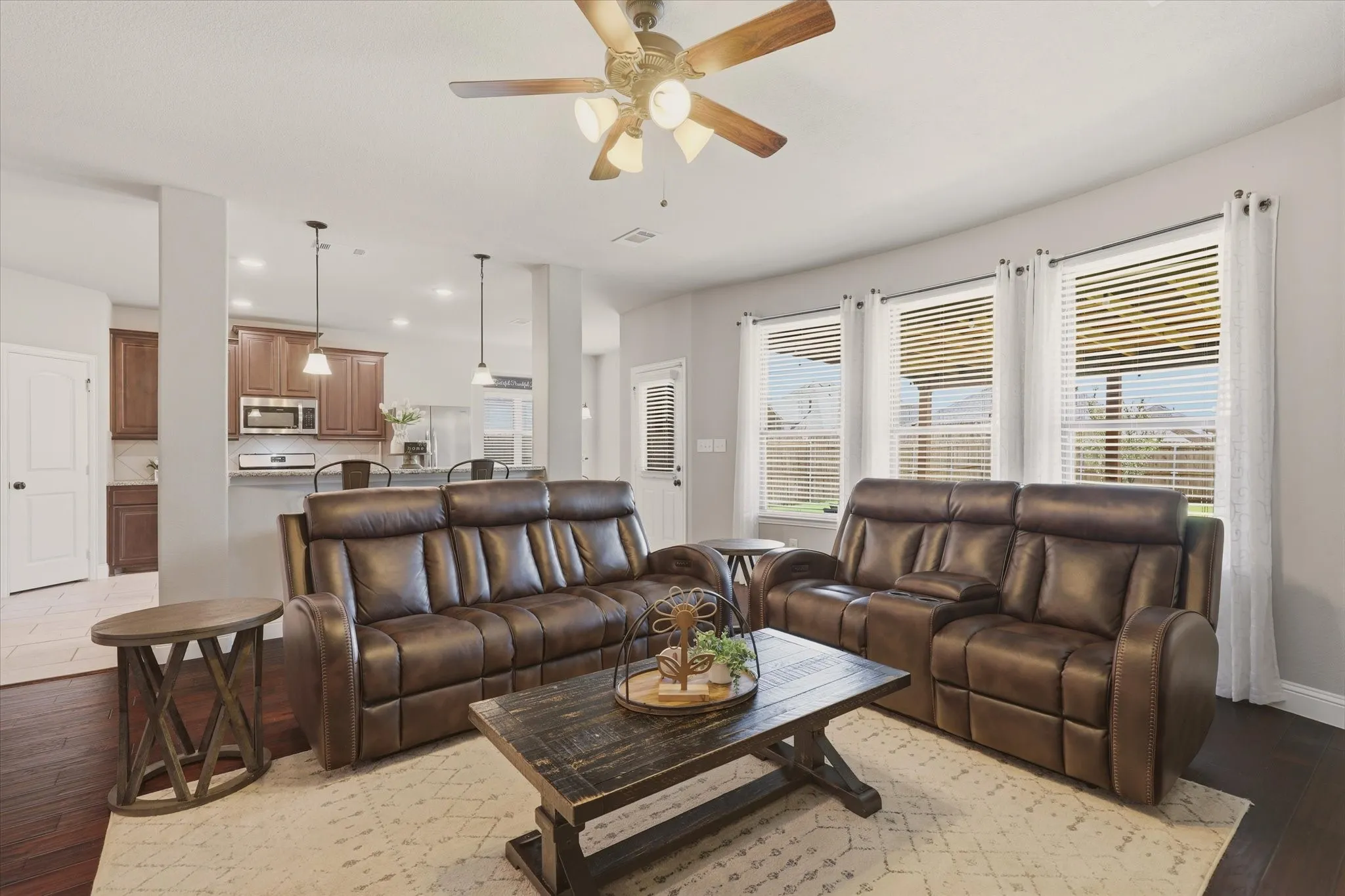 Single Family Residence For Sale in Collin County , 2918 Winchester Avenue, Melissa, Texas 75454, 3 Bedroom, 2 Bathroom, 2 Garage spaces, 1,878 Sqft, built in 2017, mls#21381095, Real Estate Agent in Melissa, Homes For Sale in Collin county, Homes For Sale in Melissa, Realtor in Melissa Texas, Real Estate Brokerage Independent Realty Texas, Luminita Cordes Realtor
