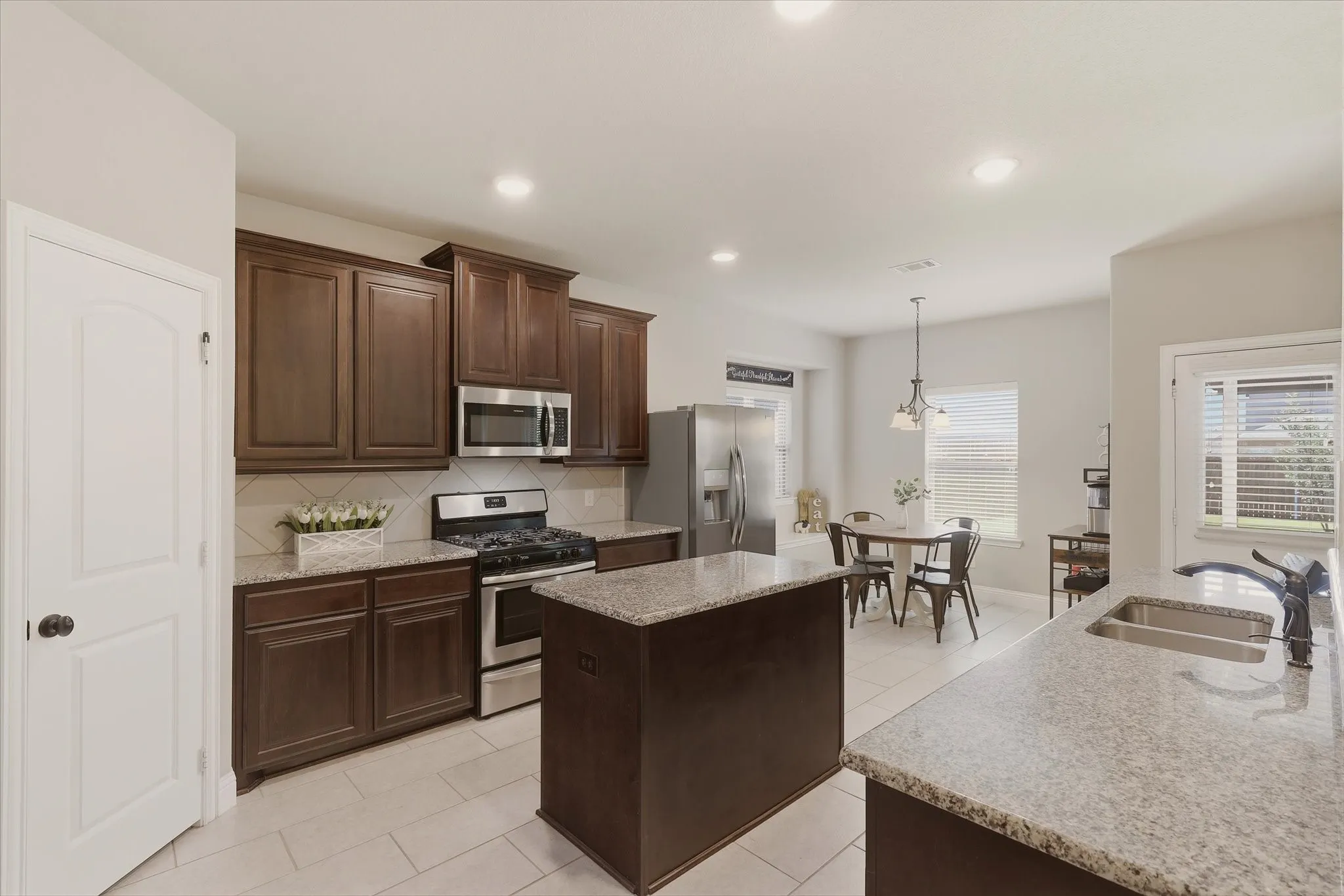Single Family Residence For Sale in Collin County , 2918 Winchester Avenue, Melissa, Texas 75454, 3 Bedroom, 2 Bathroom, 2 Garage spaces, 1,878 Sqft, built in 2017, mls#21381095, Real Estate Agent in Melissa, Homes For Sale in Collin county, Homes For Sale in Melissa, Realtor in Melissa Texas, Real Estate Brokerage Independent Realty Texas, Luminita Cordes Realtor
