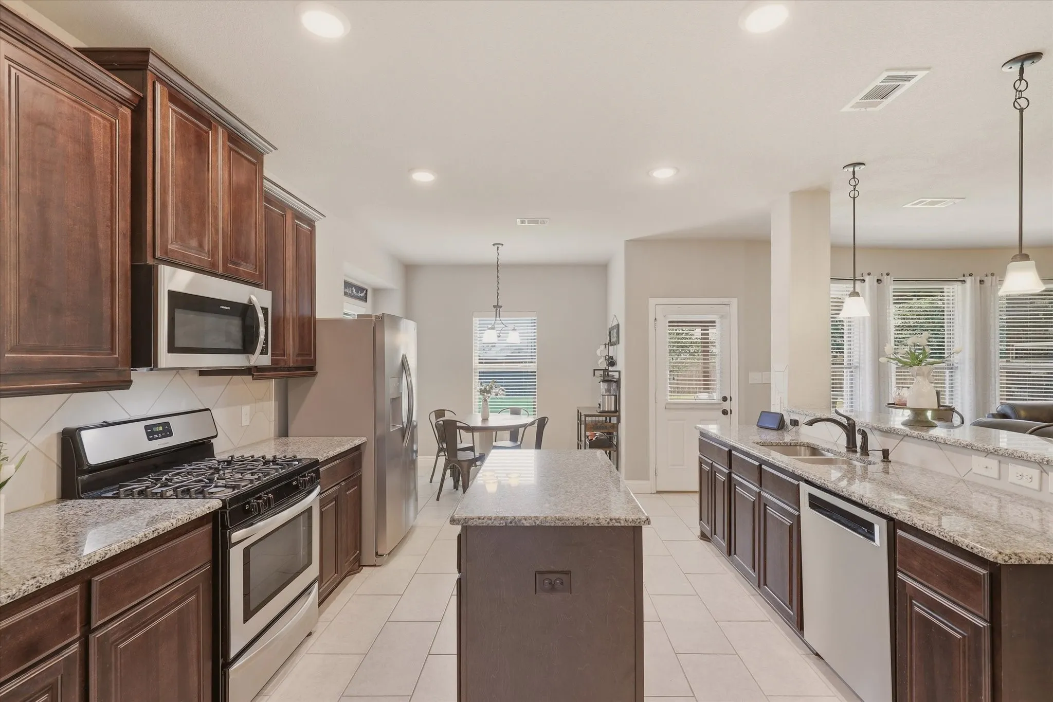 Single Family Residence For Sale in Collin County , 2918 Winchester Avenue, Melissa, Texas 75454, 3 Bedroom, 2 Bathroom, 2 Garage spaces, 1,878 Sqft, built in 2017, mls#21381095, Real Estate Agent in Melissa, Homes For Sale in Collin county, Homes For Sale in Melissa, Realtor in Melissa Texas, Real Estate Brokerage Independent Realty Texas, Luminita Cordes Realtor