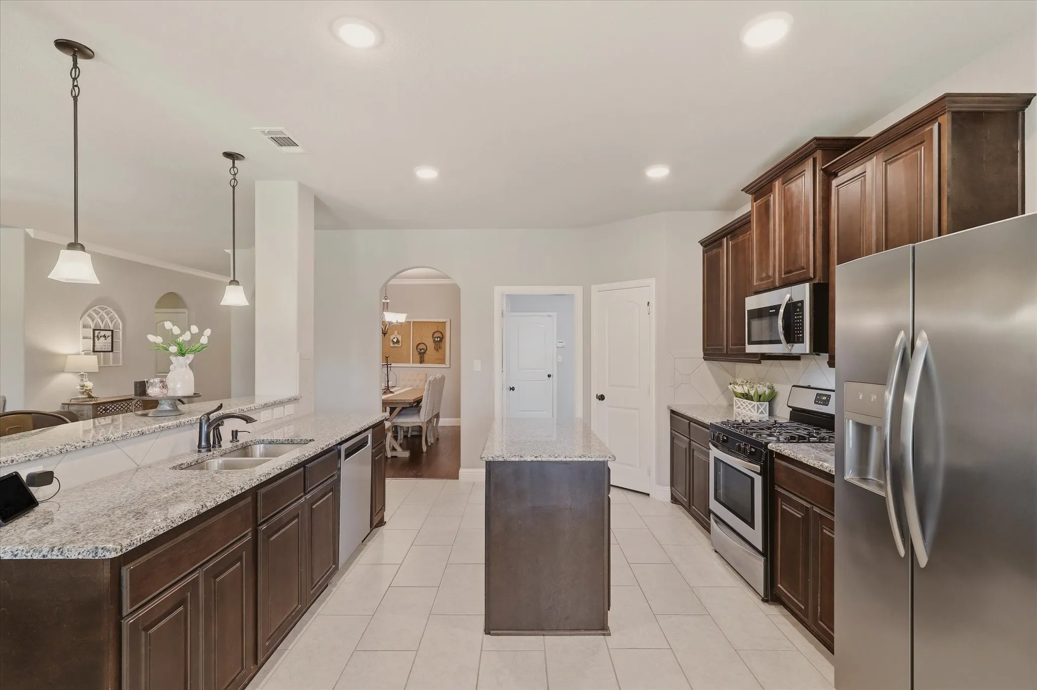 Single Family Residence For Sale in Collin County , 2918 Winchester Avenue, Melissa, Texas 75454, 3 Bedroom, 2 Bathroom, 2 Garage spaces, 1,878 Sqft, built in 2017, mls#21381095, Real Estate Agent in Melissa, Homes For Sale in Collin county, Homes For Sale in Melissa, Realtor in Melissa Texas, Real Estate Brokerage Independent Realty Texas, Luminita Cordes Realtor