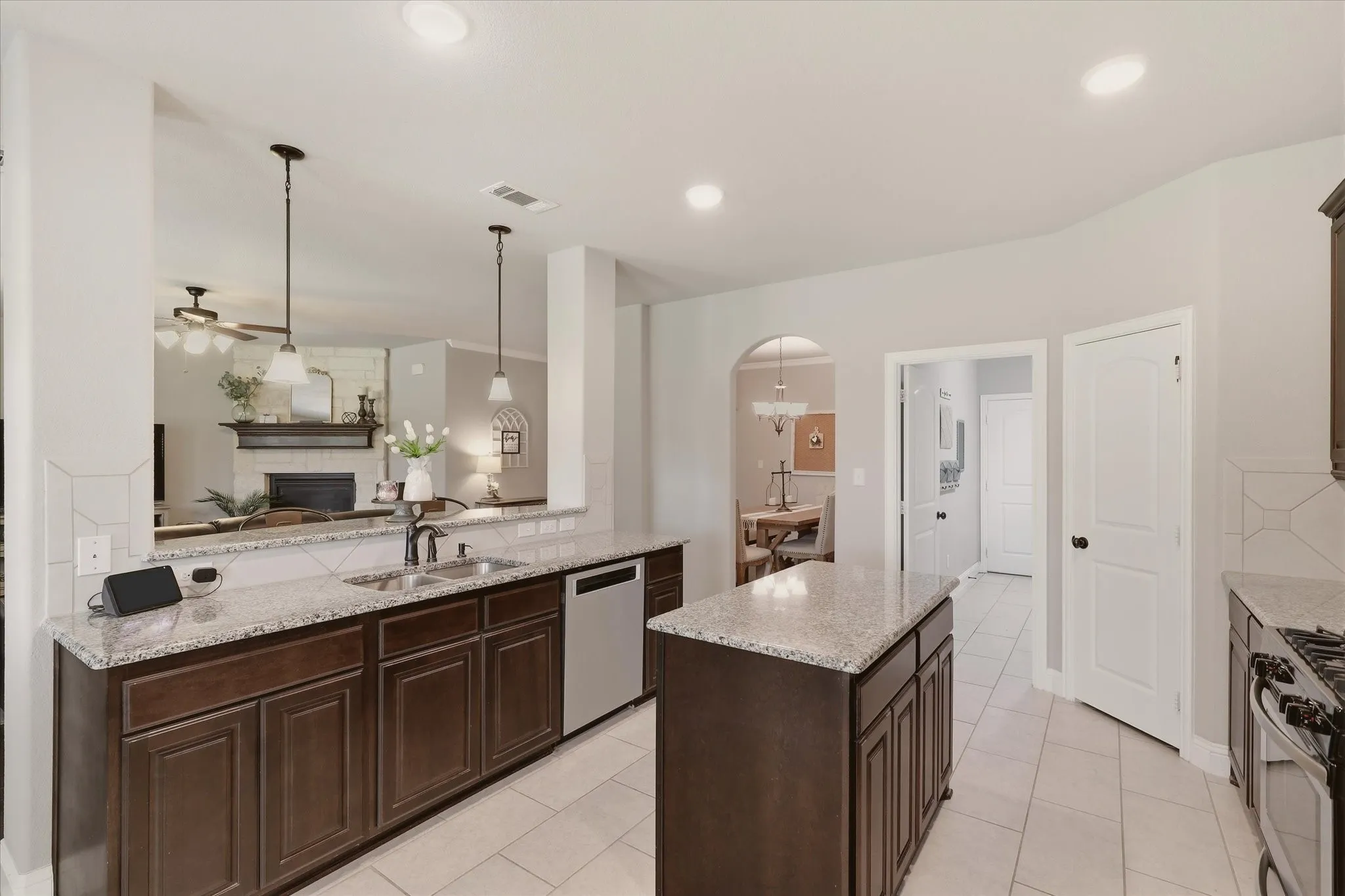 Single Family Residence For Sale in Collin County , 2918 Winchester Avenue, Melissa, Texas 75454, 3 Bedroom, 2 Bathroom, 2 Garage spaces, 1,878 Sqft, built in 2017, mls#21381095, Real Estate Agent in Melissa, Homes For Sale in Collin county, Homes For Sale in Melissa, Realtor in Melissa Texas, Real Estate Brokerage Independent Realty Texas, Luminita Cordes Realtor
