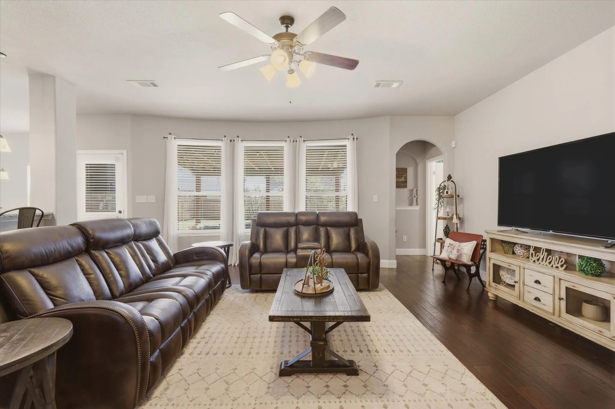 Single Family Residence For Sale in Collin County , 2918 Winchester Avenue, Melissa, Texas 75454, 3 Bedroom, 2 Bathroom, 2 Garage spaces, 1,878 Sqft, built in 2017, mls#21381095, Real Estate Agent in Melissa, Homes For Sale in Collin county, Homes For Sale in Melissa, Realtor in Melissa Texas, Real Estate Brokerage Independent Realty Texas, Luminita Cordes Realtor