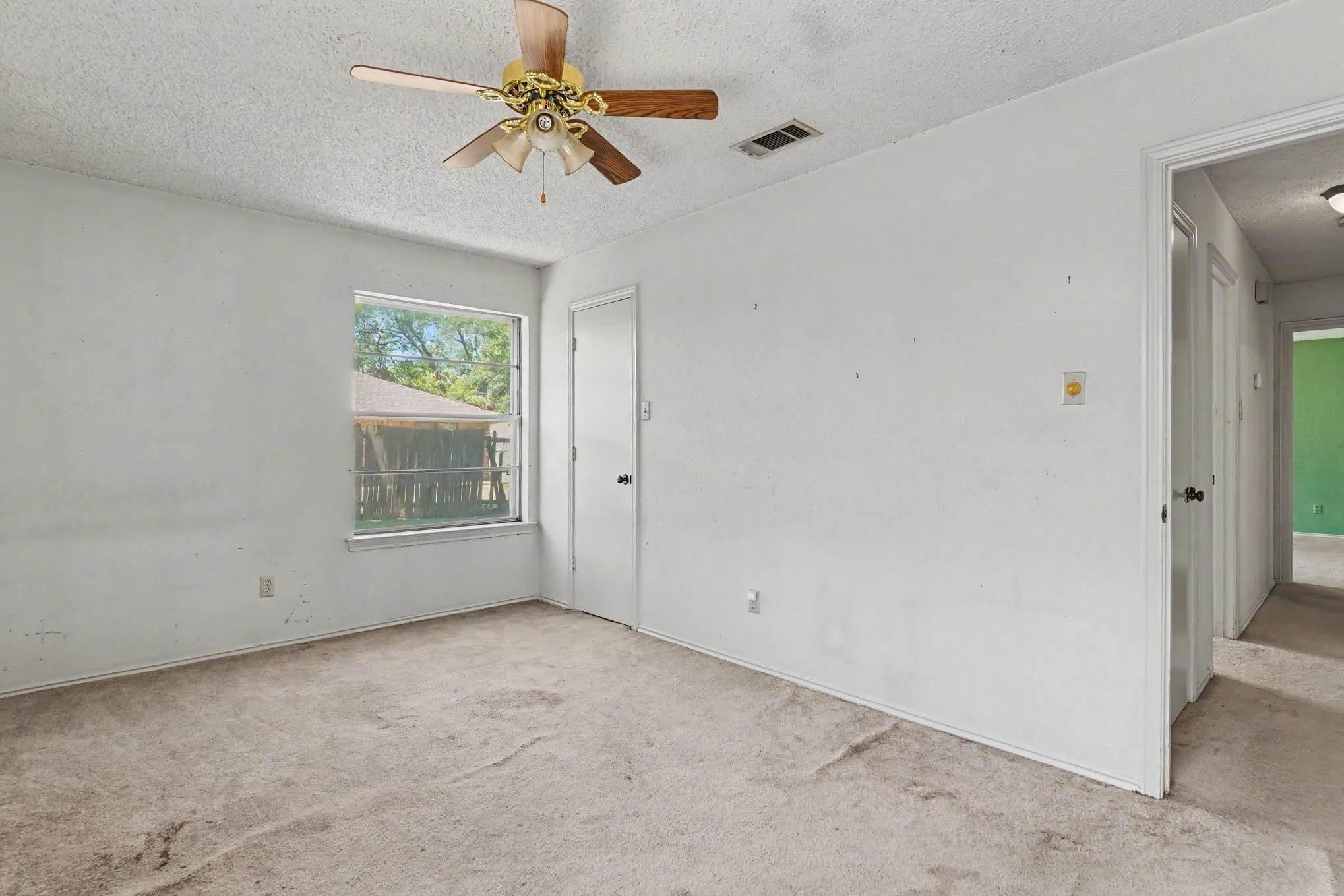 Single Family Residence For Sale in Tarrant County , 17 Oakmont Court, Pantego, Texas 76013, 3 Bedroom, 2 Bathroom, 2 Garage spaces, 1,416 Sqft, built in 1978, mls#21381647, Real Estate Agent in Pantego, Homes For Sale in Tarrant county, Homes For Sale in Pantego, Realtor in Pantego Texas, Real Estate Brokerage Independent Realty Texas, Luminita Cordes Realtor