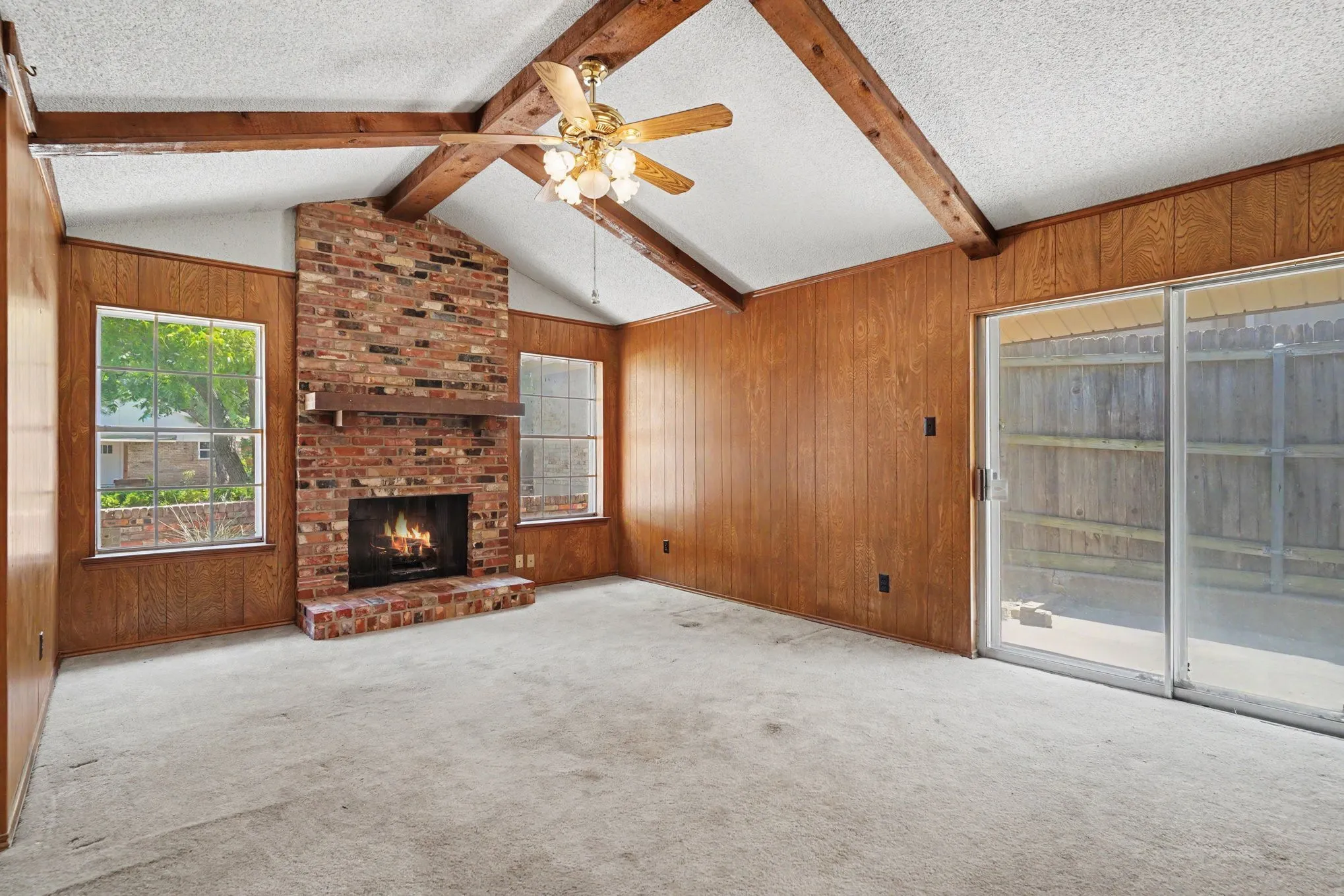 Single Family Residence For Sale in Tarrant County , 17 Oakmont Court, Pantego, Texas 76013, 3 Bedroom, 2 Bathroom, 2 Garage spaces, 1,416 Sqft, built in 1978, mls#21381647, Real Estate Agent in Pantego, Homes For Sale in Tarrant county, Homes For Sale in Pantego, Realtor in Pantego Texas, Real Estate Brokerage Independent Realty Texas, Luminita Cordes Realtor