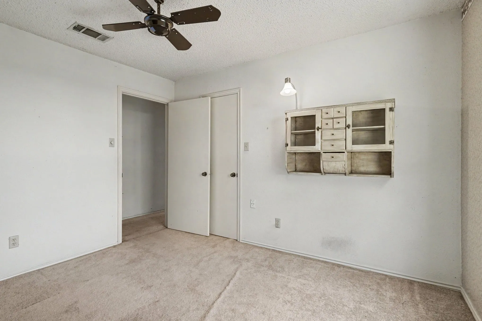 Single Family Residence For Sale in Tarrant County , 17 Oakmont Court, Pantego, Texas 76013, 3 Bedroom, 2 Bathroom, 2 Garage spaces, 1,416 Sqft, built in 1978, mls#21381647, Real Estate Agent in Pantego, Homes For Sale in Tarrant county, Homes For Sale in Pantego, Realtor in Pantego Texas, Real Estate Brokerage Independent Realty Texas, Luminita Cordes Realtor