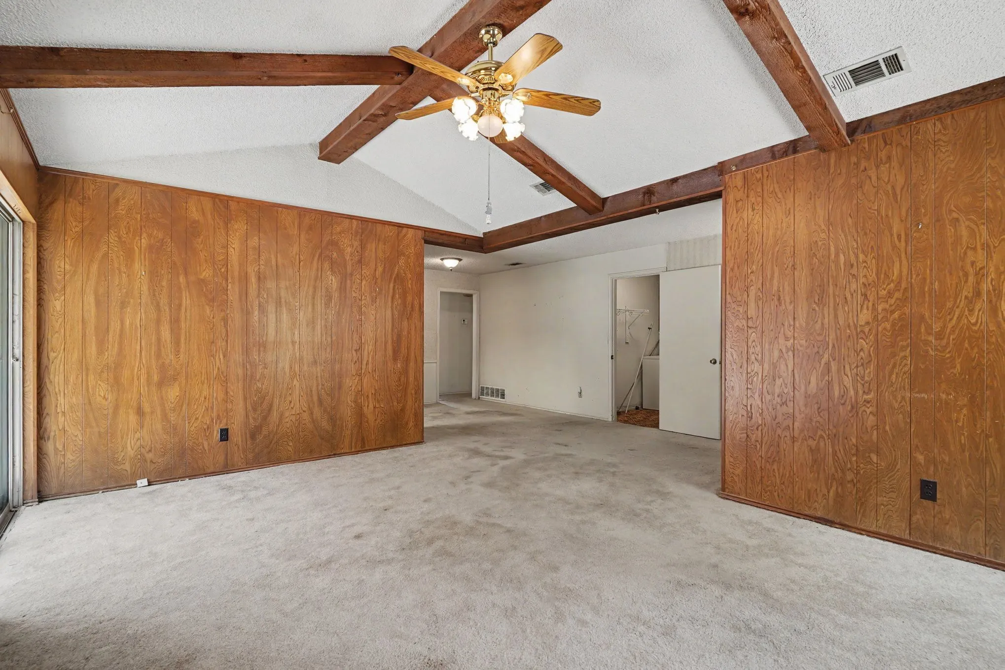 Single Family Residence For Sale in Tarrant County , 17 Oakmont Court, Pantego, Texas 76013, 3 Bedroom, 2 Bathroom, 2 Garage spaces, 1,416 Sqft, built in 1978, mls#21381647, Real Estate Agent in Pantego, Homes For Sale in Tarrant county, Homes For Sale in Pantego, Realtor in Pantego Texas, Real Estate Brokerage Independent Realty Texas, Luminita Cordes Realtor