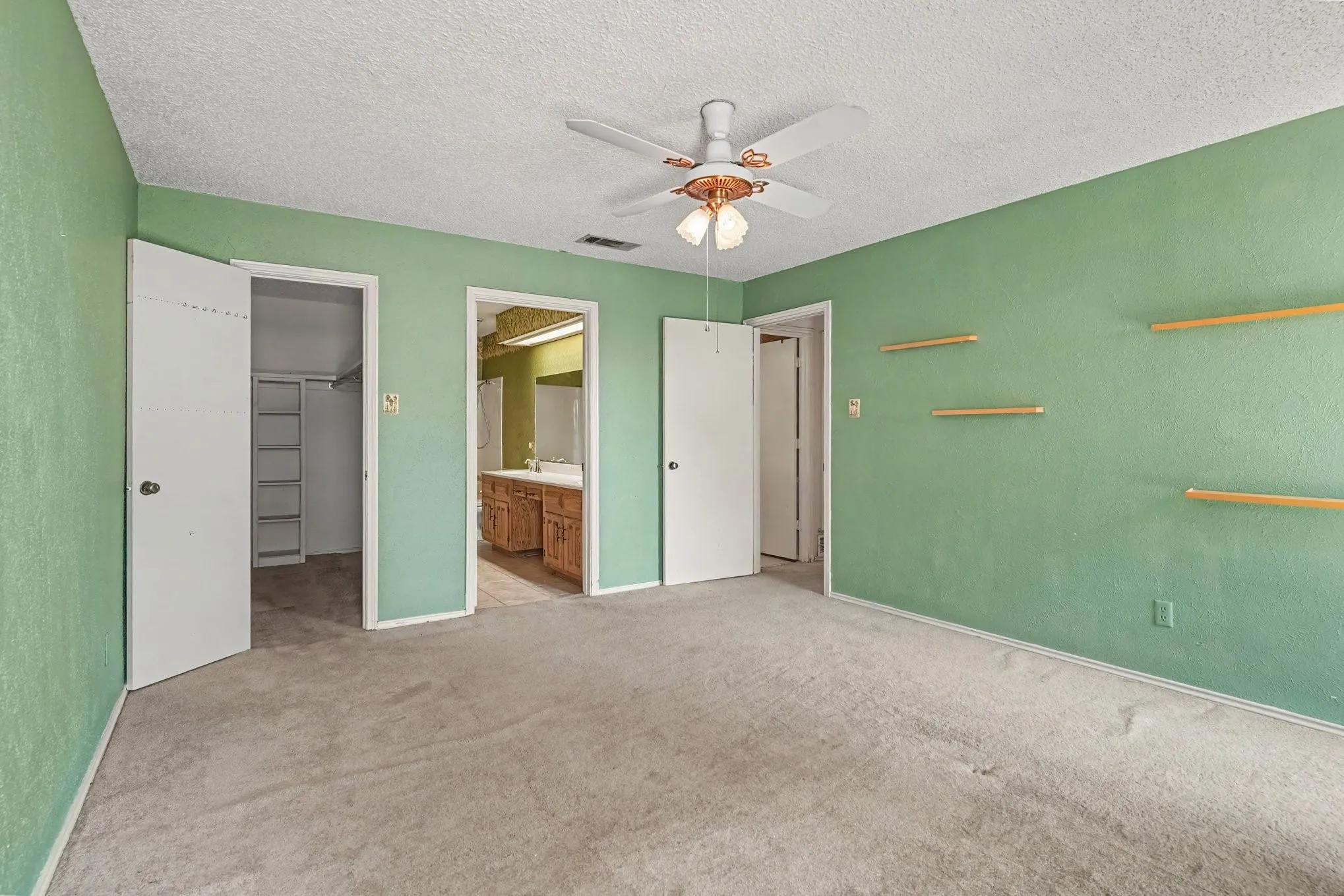 Single Family Residence For Sale in Tarrant County , 17 Oakmont Court, Pantego, Texas 76013, 3 Bedroom, 2 Bathroom, 2 Garage spaces, 1,416 Sqft, built in 1978, mls#21381647, Real Estate Agent in Pantego, Homes For Sale in Tarrant county, Homes For Sale in Pantego, Realtor in Pantego Texas, Real Estate Brokerage Independent Realty Texas, Luminita Cordes Realtor