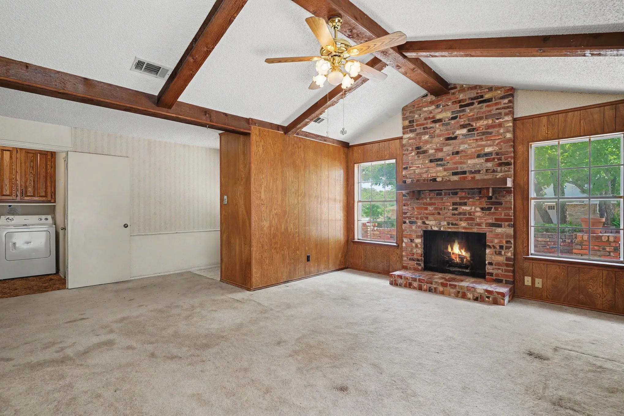Single Family Residence For Sale in Tarrant County , 17 Oakmont Court, Pantego, Texas 76013, 3 Bedroom, 2 Bathroom, 2 Garage spaces, 1,416 Sqft, built in 1978, mls#21381647, Real Estate Agent in Pantego, Homes For Sale in Tarrant county, Homes For Sale in Pantego, Realtor in Pantego Texas, Real Estate Brokerage Independent Realty Texas, Luminita Cordes Realtor