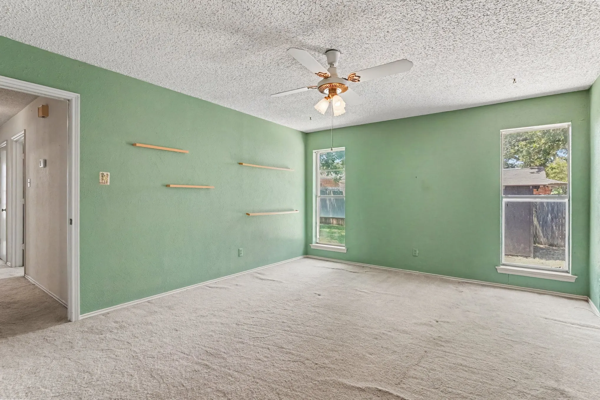 Single Family Residence For Sale in Tarrant County , 17 Oakmont Court, Pantego, Texas 76013, 3 Bedroom, 2 Bathroom, 2 Garage spaces, 1,416 Sqft, built in 1978, mls#21381647, Real Estate Agent in Pantego, Homes For Sale in Tarrant county, Homes For Sale in Pantego, Realtor in Pantego Texas, Real Estate Brokerage Independent Realty Texas, Luminita Cordes Realtor