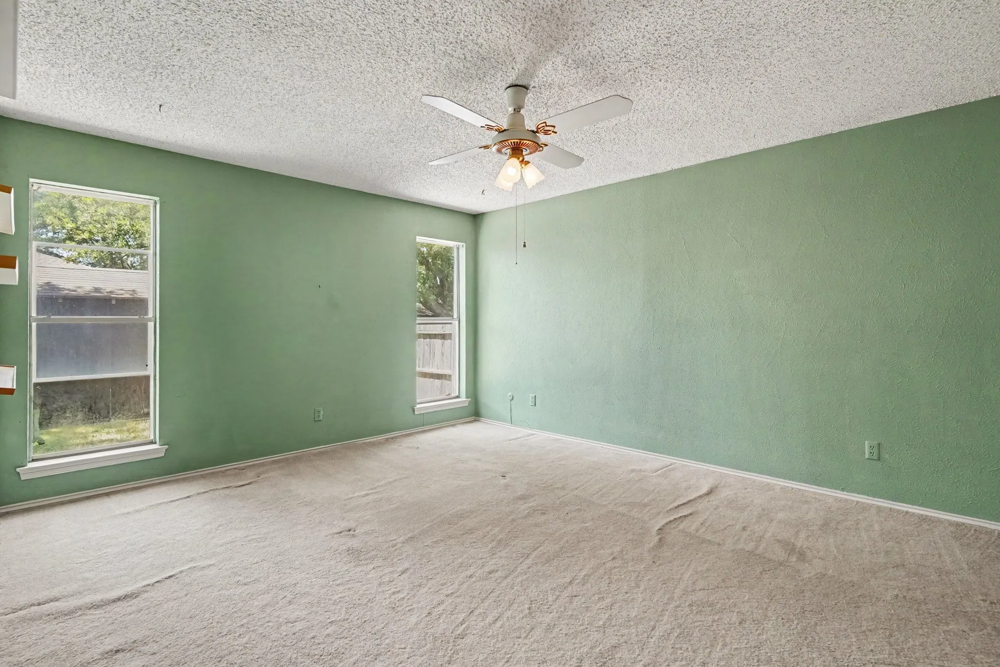 Single Family Residence For Sale in Tarrant County , 17 Oakmont Court, Pantego, Texas 76013, 3 Bedroom, 2 Bathroom, 2 Garage spaces, 1,416 Sqft, built in 1978, mls#21381647, Real Estate Agent in Pantego, Homes For Sale in Tarrant county, Homes For Sale in Pantego, Realtor in Pantego Texas, Real Estate Brokerage Independent Realty Texas, Luminita Cordes Realtor