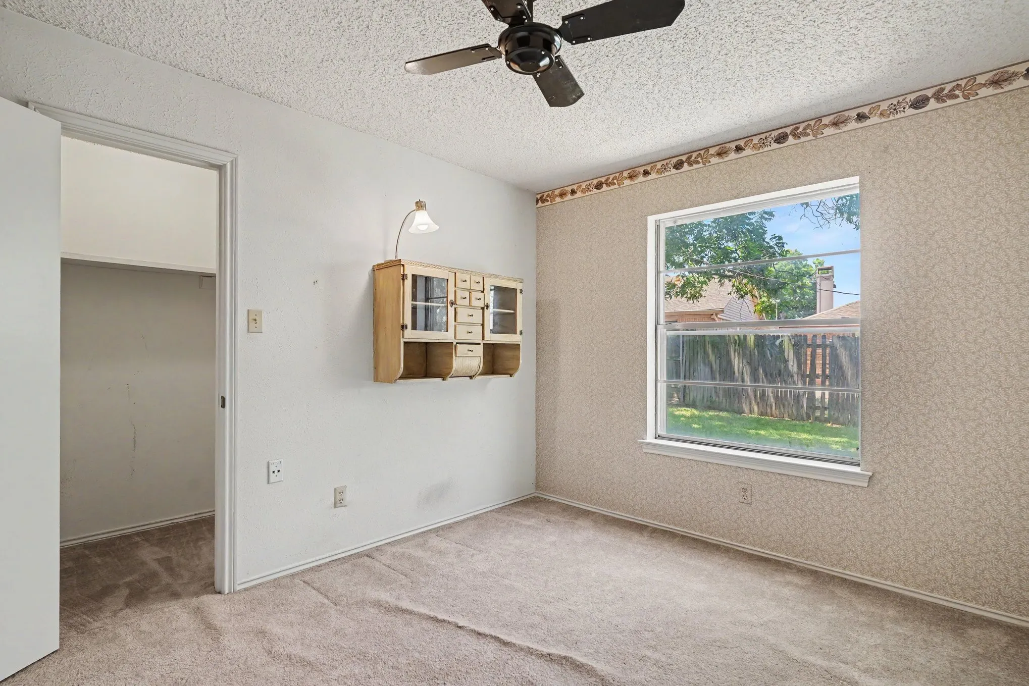 Single Family Residence For Sale in Tarrant County , 17 Oakmont Court, Pantego, Texas 76013, 3 Bedroom, 2 Bathroom, 2 Garage spaces, 1,416 Sqft, built in 1978, mls#21381647, Real Estate Agent in Pantego, Homes For Sale in Tarrant county, Homes For Sale in Pantego, Realtor in Pantego Texas, Real Estate Brokerage Independent Realty Texas, Luminita Cordes Realtor