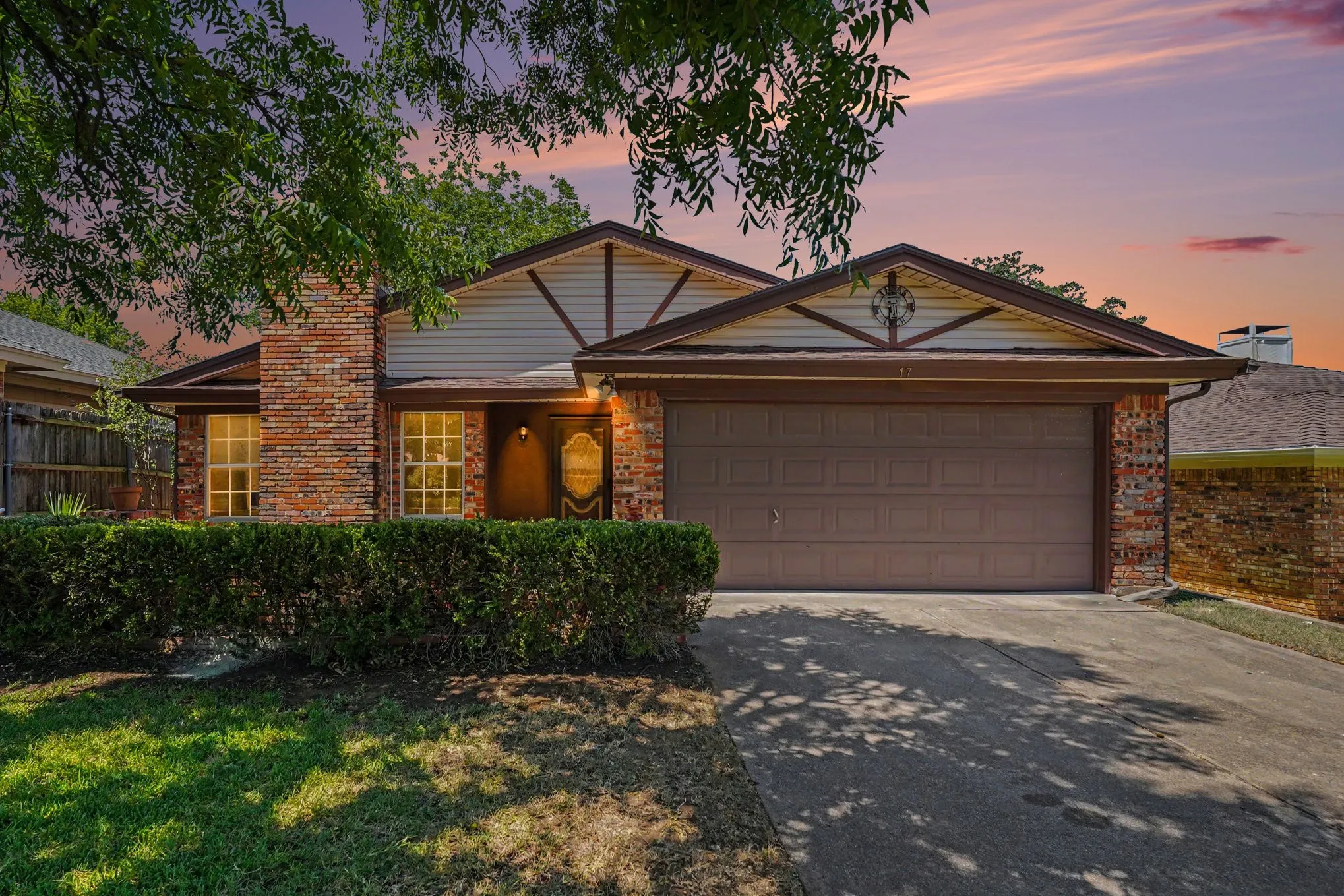Single Family Residence For Sale in Tarrant County , 17 Oakmont Court, Pantego, Texas 76013, 3 Bedroom, 2 Bathroom, 2 Garage spaces, 1,416 Sqft, built in 1978, mls#21381647, Real Estate Agent in Pantego, Homes For Sale in Tarrant county, Homes For Sale in Pantego, Realtor in Pantego Texas, Real Estate Brokerage Independent Realty Texas, Luminita Cordes Realtor