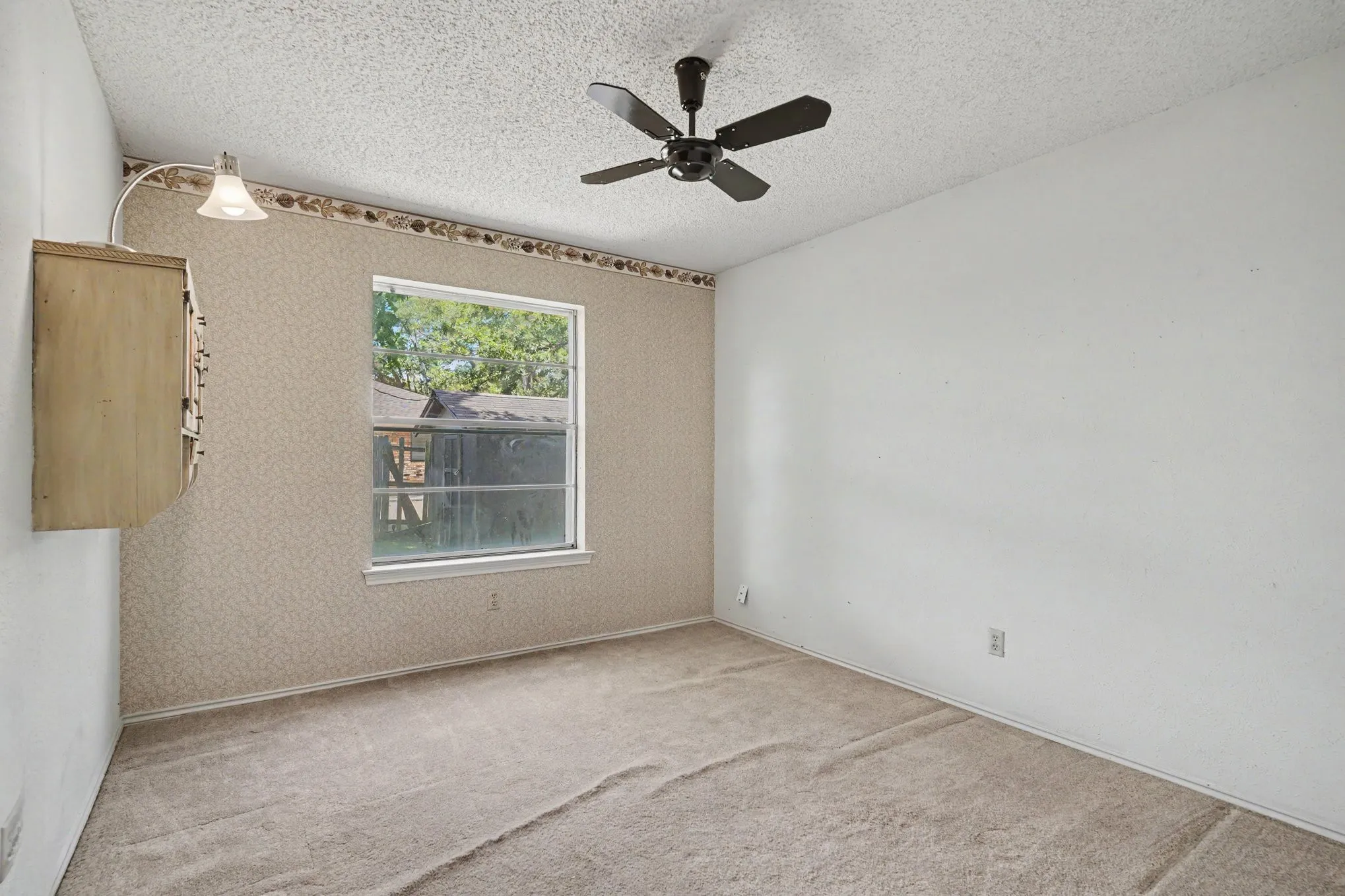 Single Family Residence For Sale in Tarrant County , 17 Oakmont Court, Pantego, Texas 76013, 3 Bedroom, 2 Bathroom, 2 Garage spaces, 1,416 Sqft, built in 1978, mls#21381647, Real Estate Agent in Pantego, Homes For Sale in Tarrant county, Homes For Sale in Pantego, Realtor in Pantego Texas, Real Estate Brokerage Independent Realty Texas, Luminita Cordes Realtor