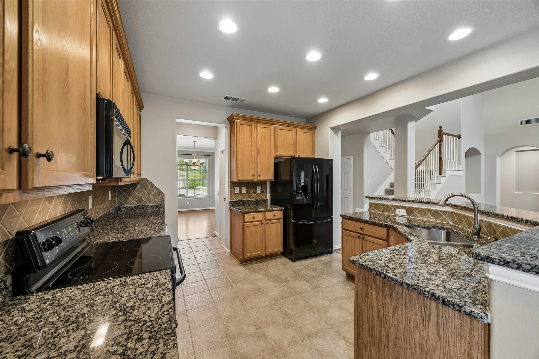 Single Family Residence For Sale in Denton County , 8713 Franklin Drive, Denton, Texas 76207, 3 Bedroom, 3 Bathroom, 2 Garage spaces, 3,220 Sqft, built in 2005, mls#21365975, Real Estate Agent in Denton, Homes For Sale in Denton county, Homes For Sale in Denton, Realtor in Denton Texas, Real Estate Brokerage Independent Realty Texas, Luminita Cordes Realtor