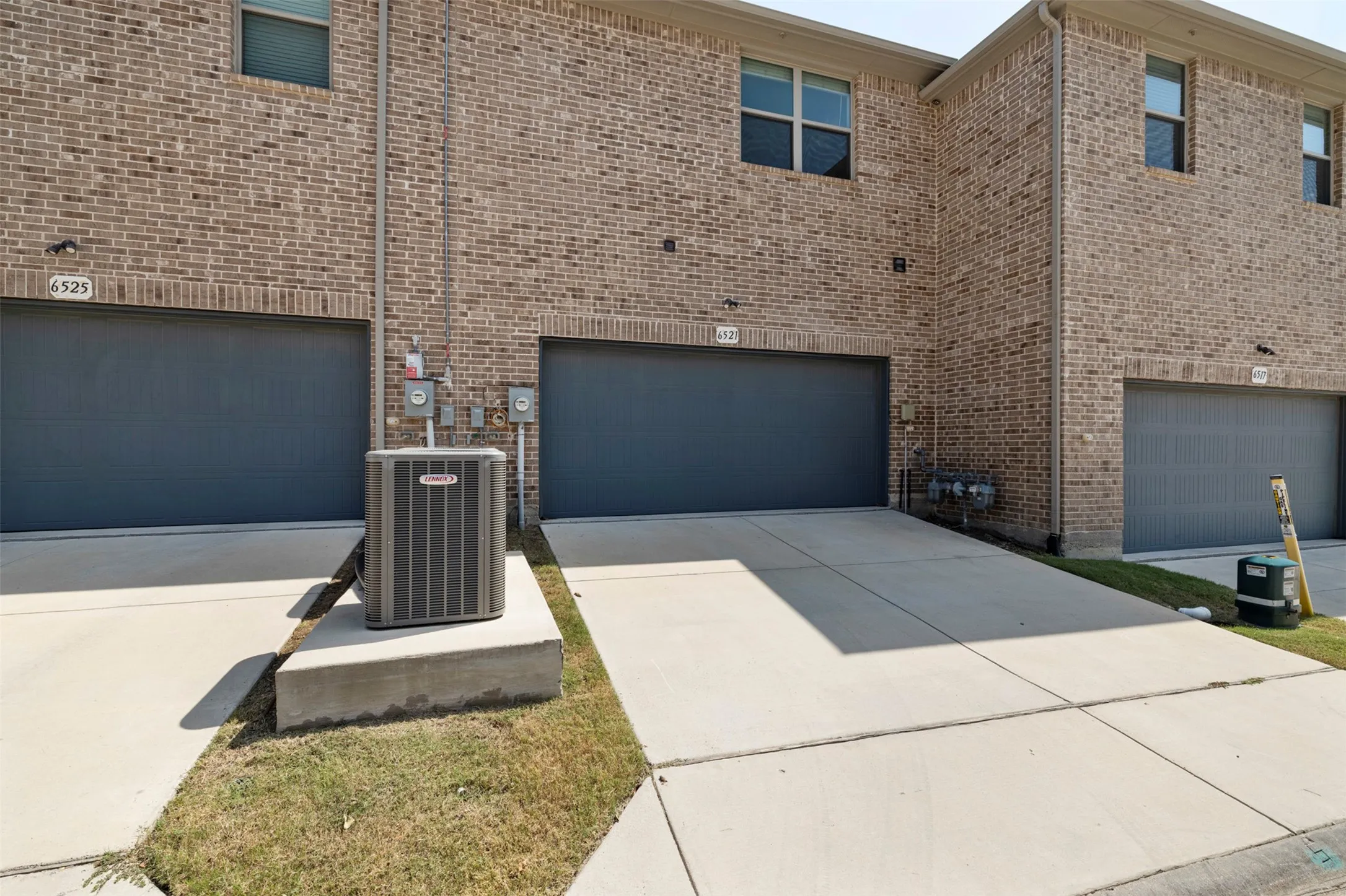 Townhouse For Sale in Tarrant County , 6521 Iron Horse Boulevard, North Richland Hills, Texas 76180, 2 Bedroom, 3 Bathroom, 2 Garage spaces, 1,476 Sqft, built in 2020, mls#21380367, Real Estate Agent in North Richland Hills, Homes For Sale in Tarrant county, Homes For Sale in North Richland Hills, Realtor in North Richland Hills Texas, Real Estate Brokerage Independent Realty Texas, Luminita Cordes Realtor