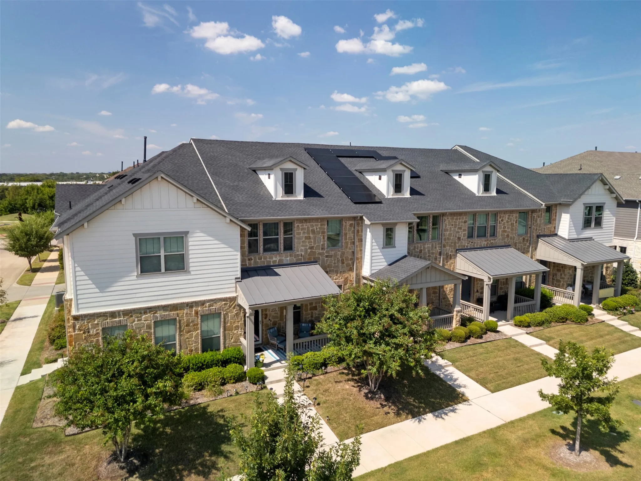 Townhouse For Sale in Tarrant County , 6521 Iron Horse Boulevard, North Richland Hills, Texas 76180, 2 Bedroom, 3 Bathroom, 2 Garage spaces, 1,476 Sqft, built in 2020, mls#21380367, Real Estate Agent in North Richland Hills, Homes For Sale in Tarrant county, Homes For Sale in North Richland Hills, Realtor in North Richland Hills Texas, Real Estate Brokerage Independent Realty Texas, Luminita Cordes Realtor