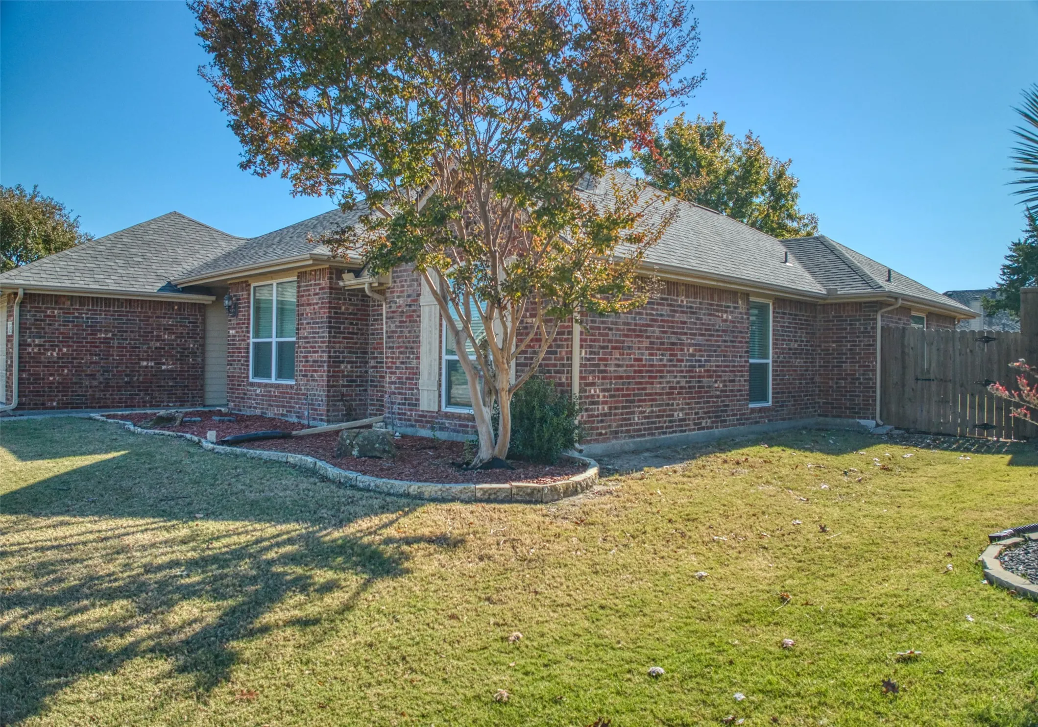 Single Family Residence For Rent in Ellis County , 6218 Cynthia Drive, Midlothian, Texas 76065, 4 Bedroom, 2 Bathroom, 2 Garage spaces, 1,666 Sqft, built in 2003, mls#21381675, Real Estate Agent in Midlothian, Homes For Rent in Ellis county, Homes For Rent in Midlothian, Realtor in Midlothian Texas, Real Estate Brokerage Independent Realty Texas, Luminita Cordes Realtor
