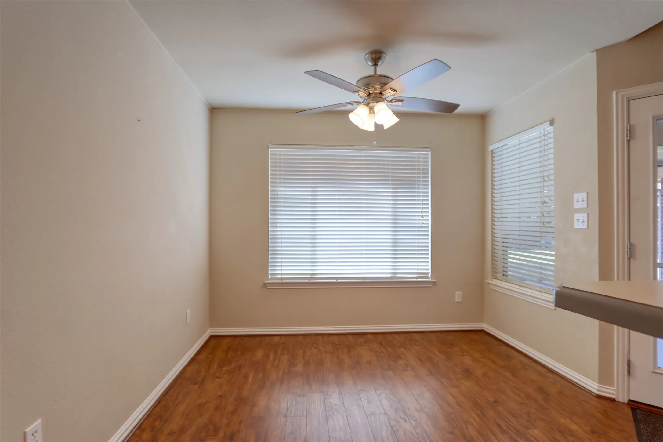 Single Family Residence For Rent in Ellis County , 6218 Cynthia Drive, Midlothian, Texas 76065, 4 Bedroom, 2 Bathroom, 2 Garage spaces, 1,666 Sqft, built in 2003, mls#21381675, Real Estate Agent in Midlothian, Homes For Rent in Ellis county, Homes For Rent in Midlothian, Realtor in Midlothian Texas, Real Estate Brokerage Independent Realty Texas, Luminita Cordes Realtor