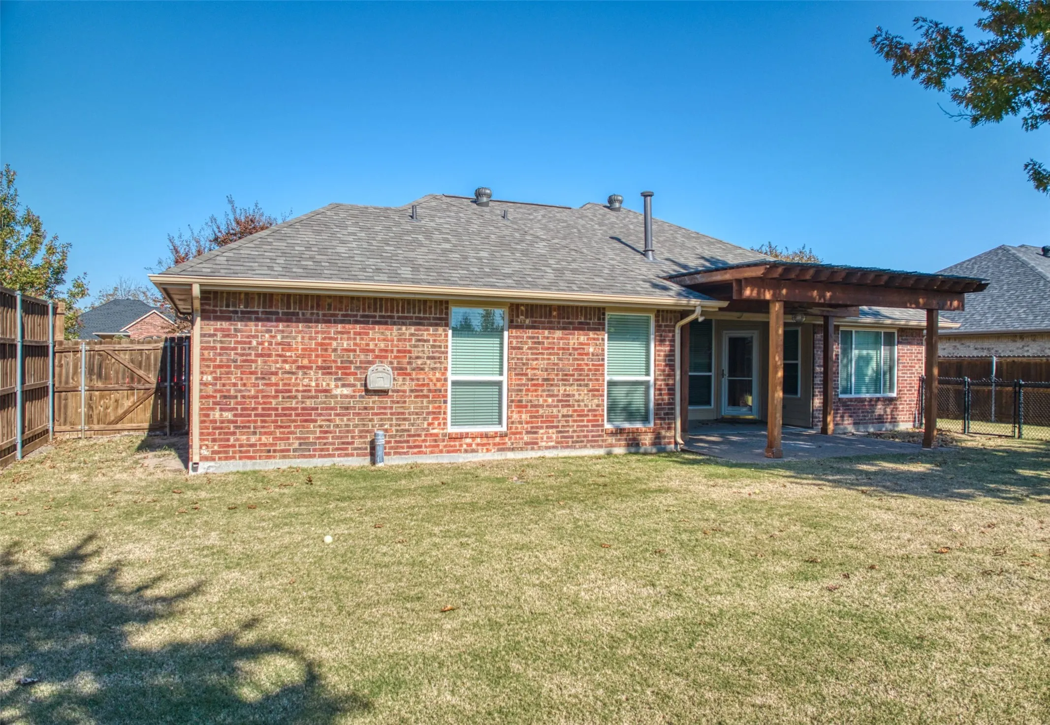 Single Family Residence For Rent in Ellis County , 6218 Cynthia Drive, Midlothian, Texas 76065, 4 Bedroom, 2 Bathroom, 2 Garage spaces, 1,666 Sqft, built in 2003, mls#21381675, Real Estate Agent in Midlothian, Homes For Rent in Ellis county, Homes For Rent in Midlothian, Realtor in Midlothian Texas, Real Estate Brokerage Independent Realty Texas, Luminita Cordes Realtor