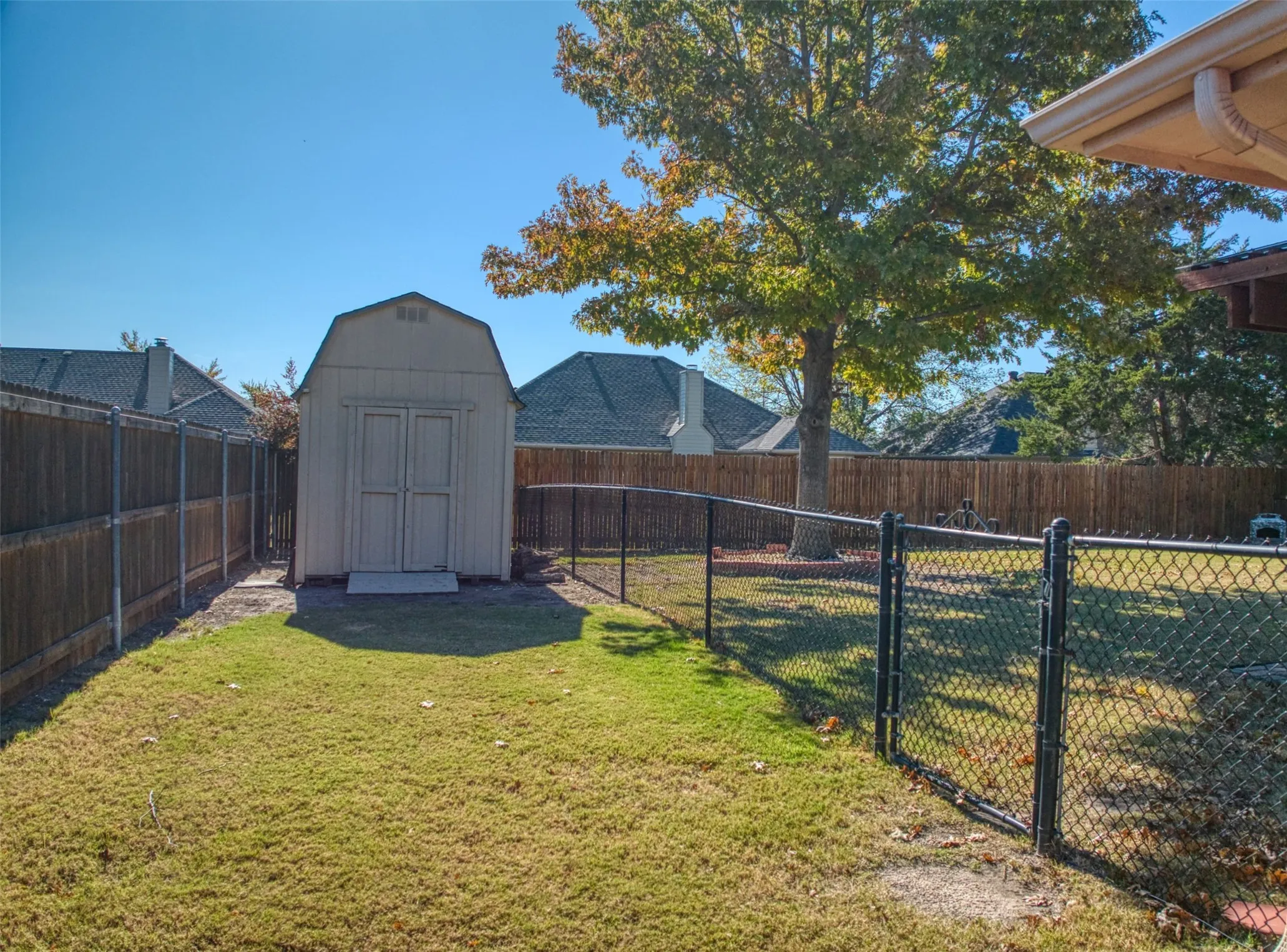 Single Family Residence For Rent in Ellis County , 6218 Cynthia Drive, Midlothian, Texas 76065, 4 Bedroom, 2 Bathroom, 2 Garage spaces, 1,666 Sqft, built in 2003, mls#21381675, Real Estate Agent in Midlothian, Homes For Rent in Ellis county, Homes For Rent in Midlothian, Realtor in Midlothian Texas, Real Estate Brokerage Independent Realty Texas, Luminita Cordes Realtor