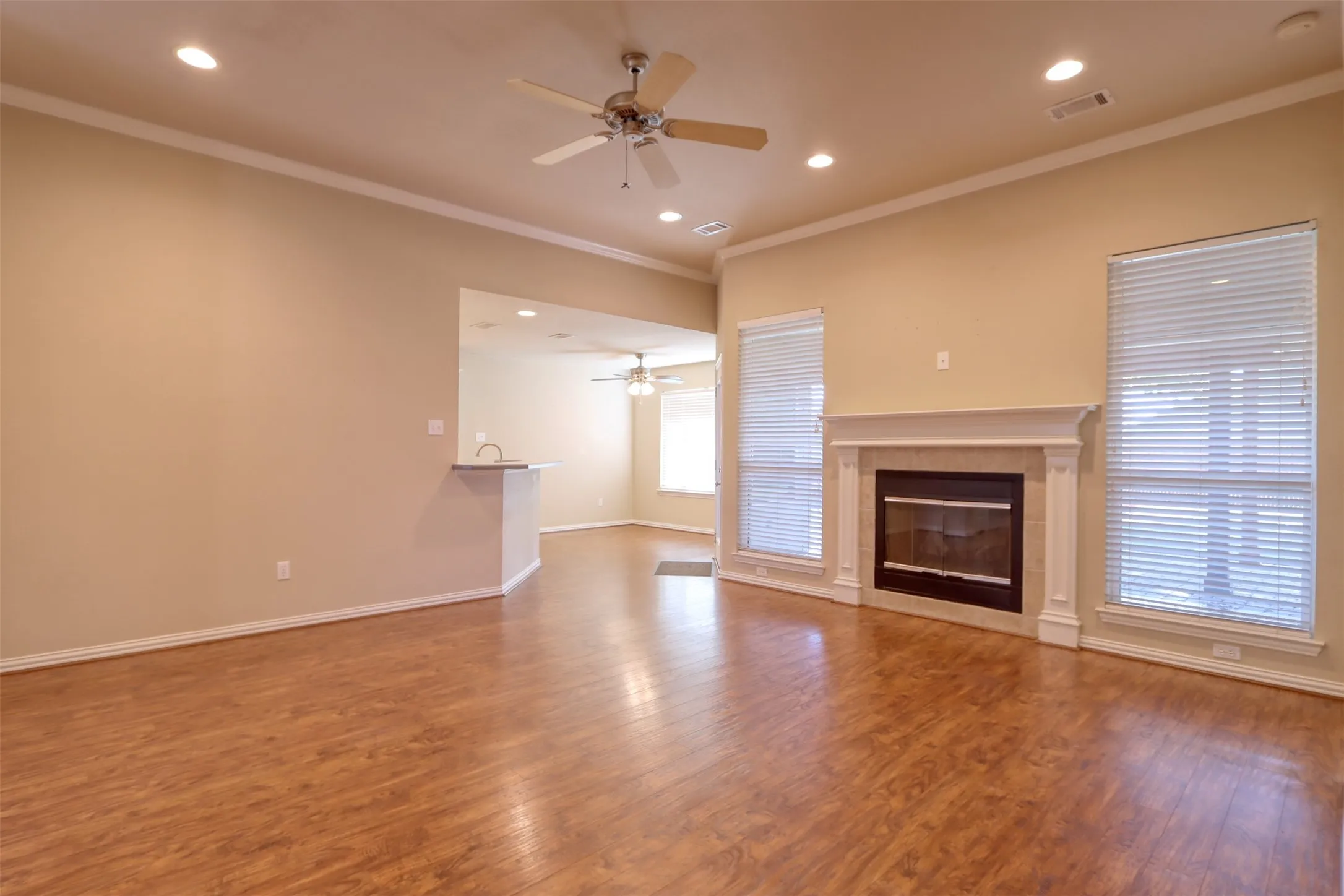 Single Family Residence For Rent in Ellis County , 6218 Cynthia Drive, Midlothian, Texas 76065, 4 Bedroom, 2 Bathroom, 2 Garage spaces, 1,666 Sqft, built in 2003, mls#21381675, Real Estate Agent in Midlothian, Homes For Rent in Ellis county, Homes For Rent in Midlothian, Realtor in Midlothian Texas, Real Estate Brokerage Independent Realty Texas, Luminita Cordes Realtor