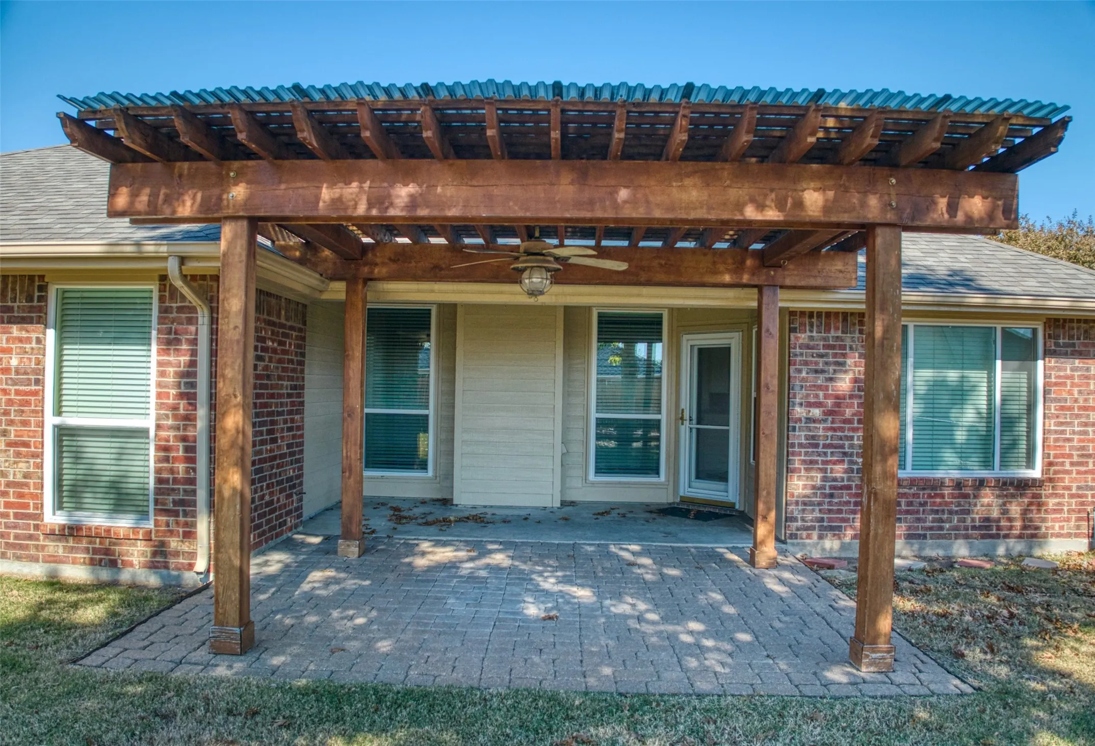 Single Family Residence For Rent in Ellis County , 6218 Cynthia Drive, Midlothian, Texas 76065, 4 Bedroom, 2 Bathroom, 2 Garage spaces, 1,666 Sqft, built in 2003, mls#21381675, Real Estate Agent in Midlothian, Homes For Rent in Ellis county, Homes For Rent in Midlothian, Realtor in Midlothian Texas, Real Estate Brokerage Independent Realty Texas, Luminita Cordes Realtor