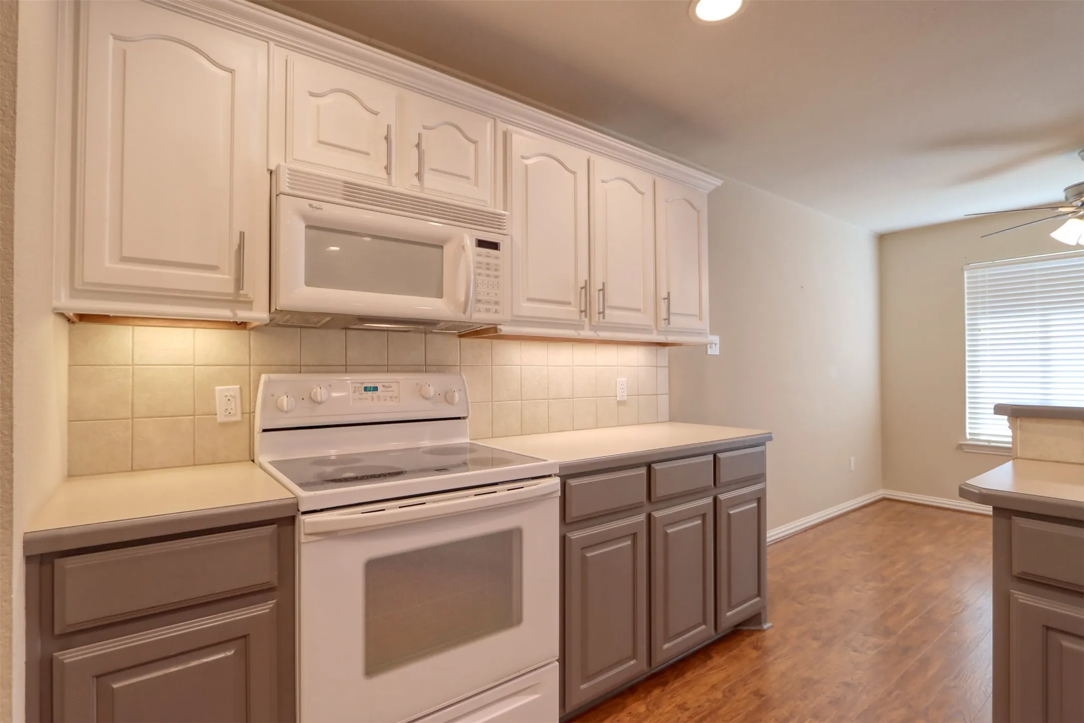Single Family Residence For Rent in Ellis County , 6218 Cynthia Drive, Midlothian, Texas 76065, 4 Bedroom, 2 Bathroom, 2 Garage spaces, 1,666 Sqft, built in 2003, mls#21381675, Real Estate Agent in Midlothian, Homes For Rent in Ellis county, Homes For Rent in Midlothian, Realtor in Midlothian Texas, Real Estate Brokerage Independent Realty Texas, Luminita Cordes Realtor