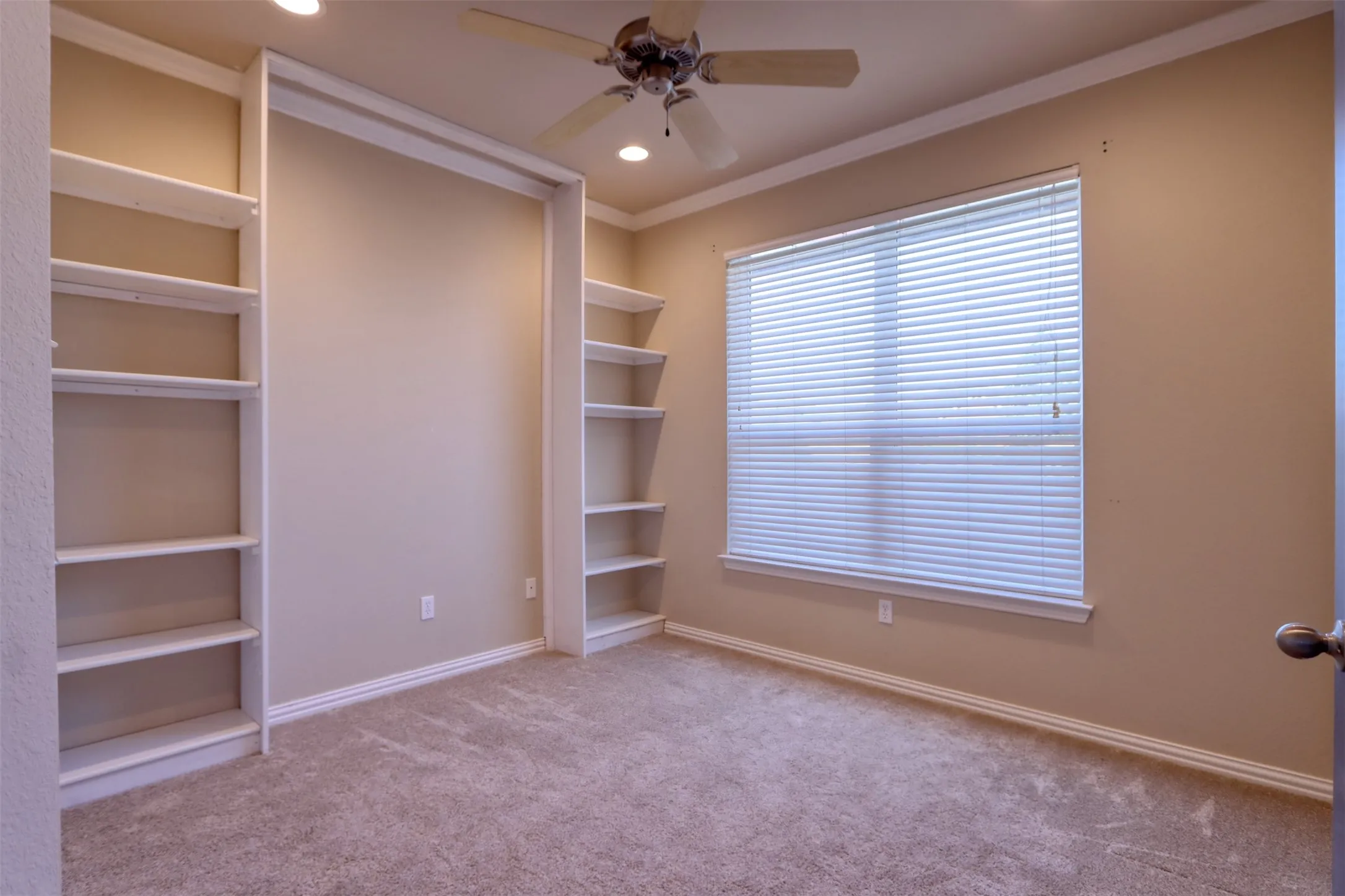 Single Family Residence For Rent in Ellis County , 6218 Cynthia Drive, Midlothian, Texas 76065, 4 Bedroom, 2 Bathroom, 2 Garage spaces, 1,666 Sqft, built in 2003, mls#21381675, Real Estate Agent in Midlothian, Homes For Rent in Ellis county, Homes For Rent in Midlothian, Realtor in Midlothian Texas, Real Estate Brokerage Independent Realty Texas, Luminita Cordes Realtor