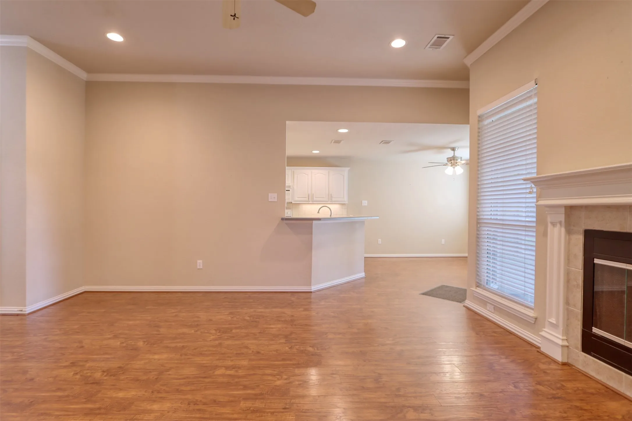 Single Family Residence For Rent in Ellis County , 6218 Cynthia Drive, Midlothian, Texas 76065, 4 Bedroom, 2 Bathroom, 2 Garage spaces, 1,666 Sqft, built in 2003, mls#21381675, Real Estate Agent in Midlothian, Homes For Rent in Ellis county, Homes For Rent in Midlothian, Realtor in Midlothian Texas, Real Estate Brokerage Independent Realty Texas, Luminita Cordes Realtor