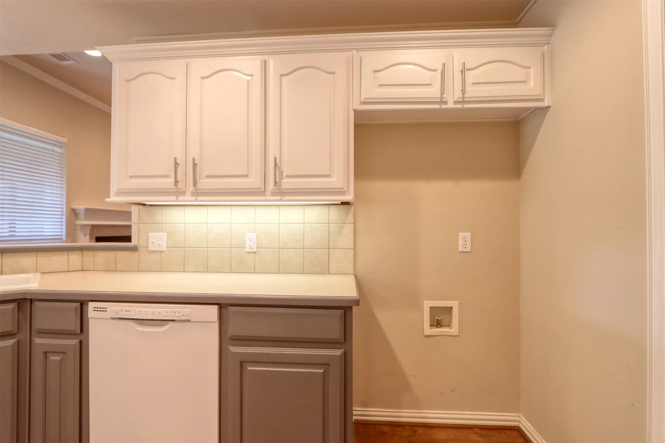Single Family Residence For Rent in Ellis County , 6218 Cynthia Drive, Midlothian, Texas 76065, 4 Bedroom, 2 Bathroom, 2 Garage spaces, 1,666 Sqft, built in 2003, mls#21381675, Real Estate Agent in Midlothian, Homes For Rent in Ellis county, Homes For Rent in Midlothian, Realtor in Midlothian Texas, Real Estate Brokerage Independent Realty Texas, Luminita Cordes Realtor