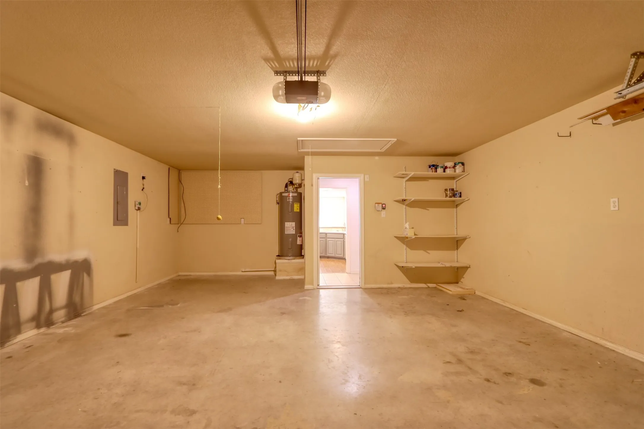 Single Family Residence For Rent in Ellis County , 6218 Cynthia Drive, Midlothian, Texas 76065, 4 Bedroom, 2 Bathroom, 2 Garage spaces, 1,666 Sqft, built in 2003, mls#21381675, Real Estate Agent in Midlothian, Homes For Rent in Ellis county, Homes For Rent in Midlothian, Realtor in Midlothian Texas, Real Estate Brokerage Independent Realty Texas, Luminita Cordes Realtor